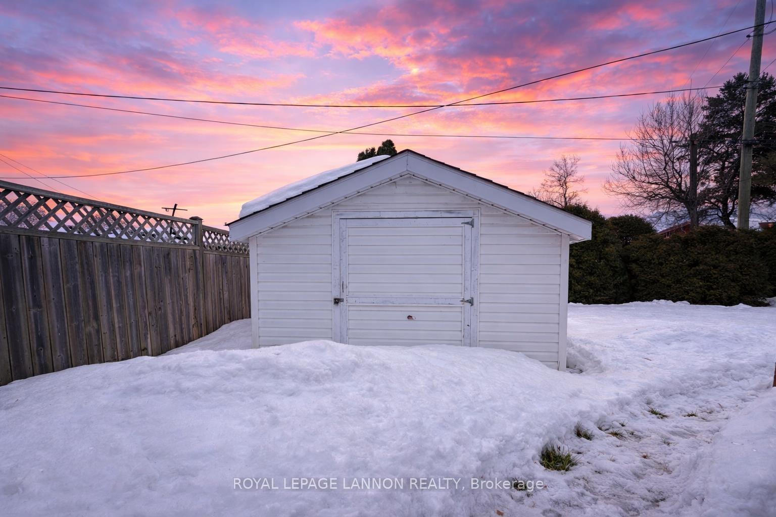 Photo 4 of 221 Cedar Avenue, Thunder Bay, Forest Park — HOMEH