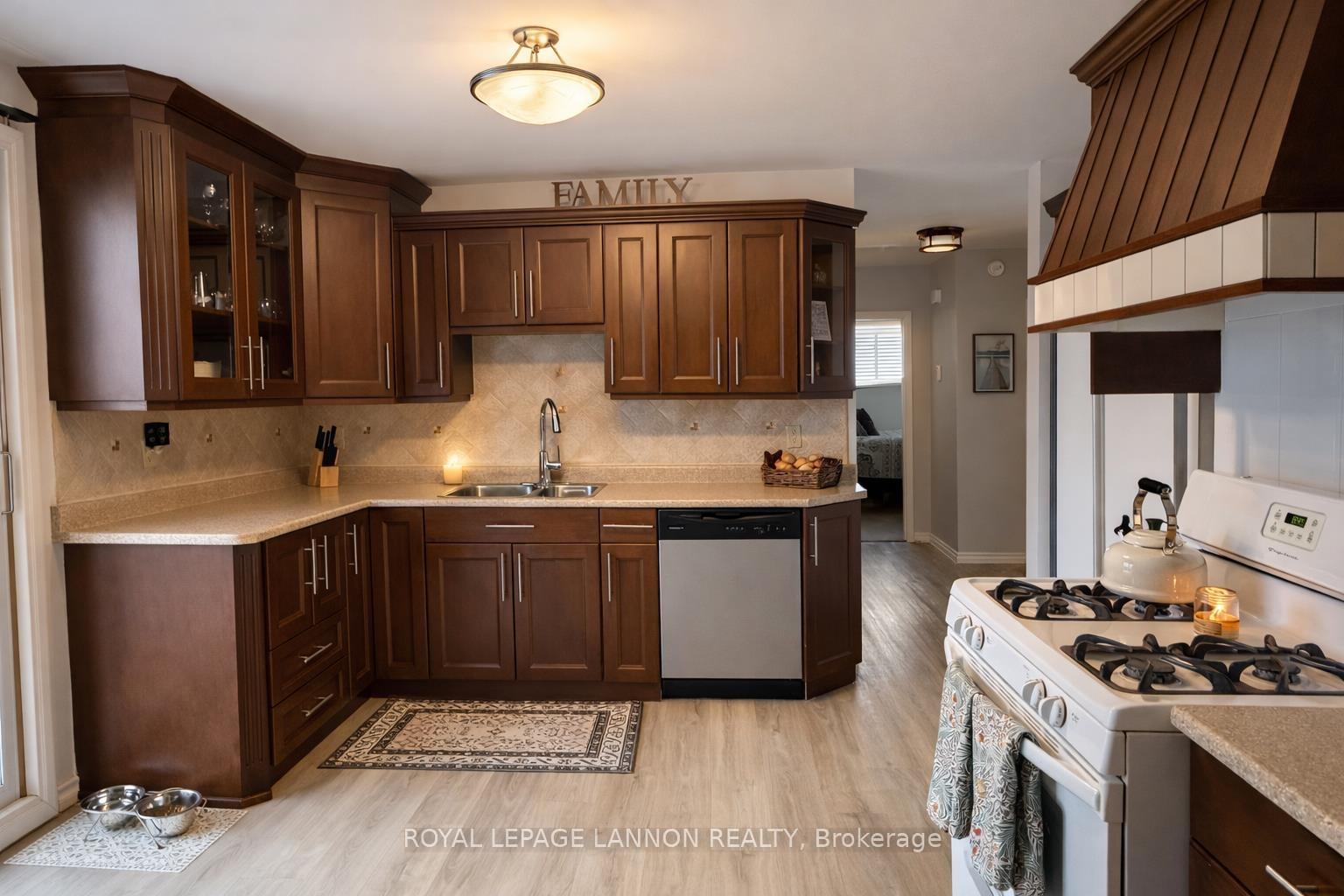 Photo 6 of 221 Cedar Avenue, Thunder Bay, Forest Park — HOMEH