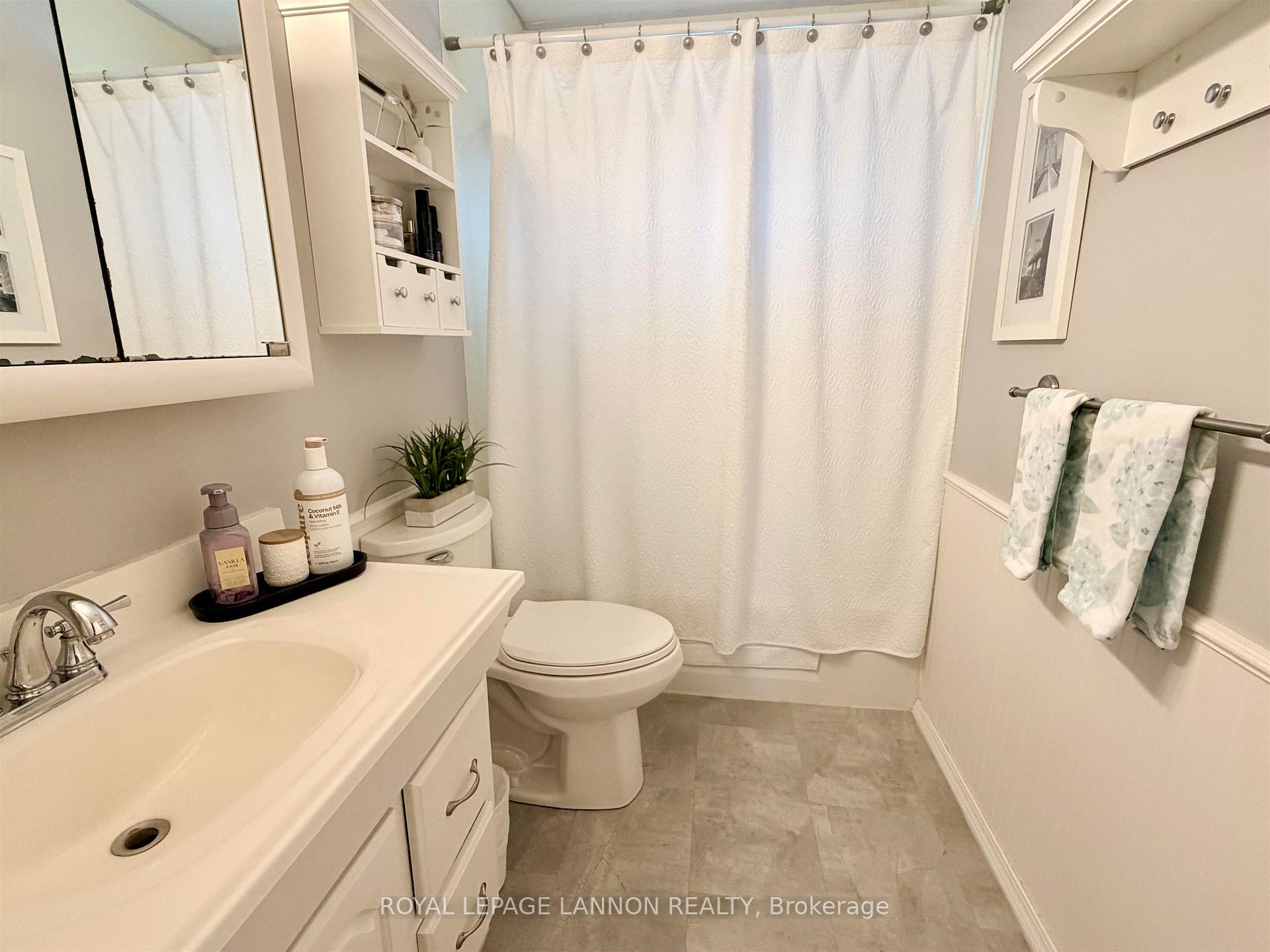 Photo 18 of 221 Cedar Avenue, Thunder Bay, Forest Park — HOMEH