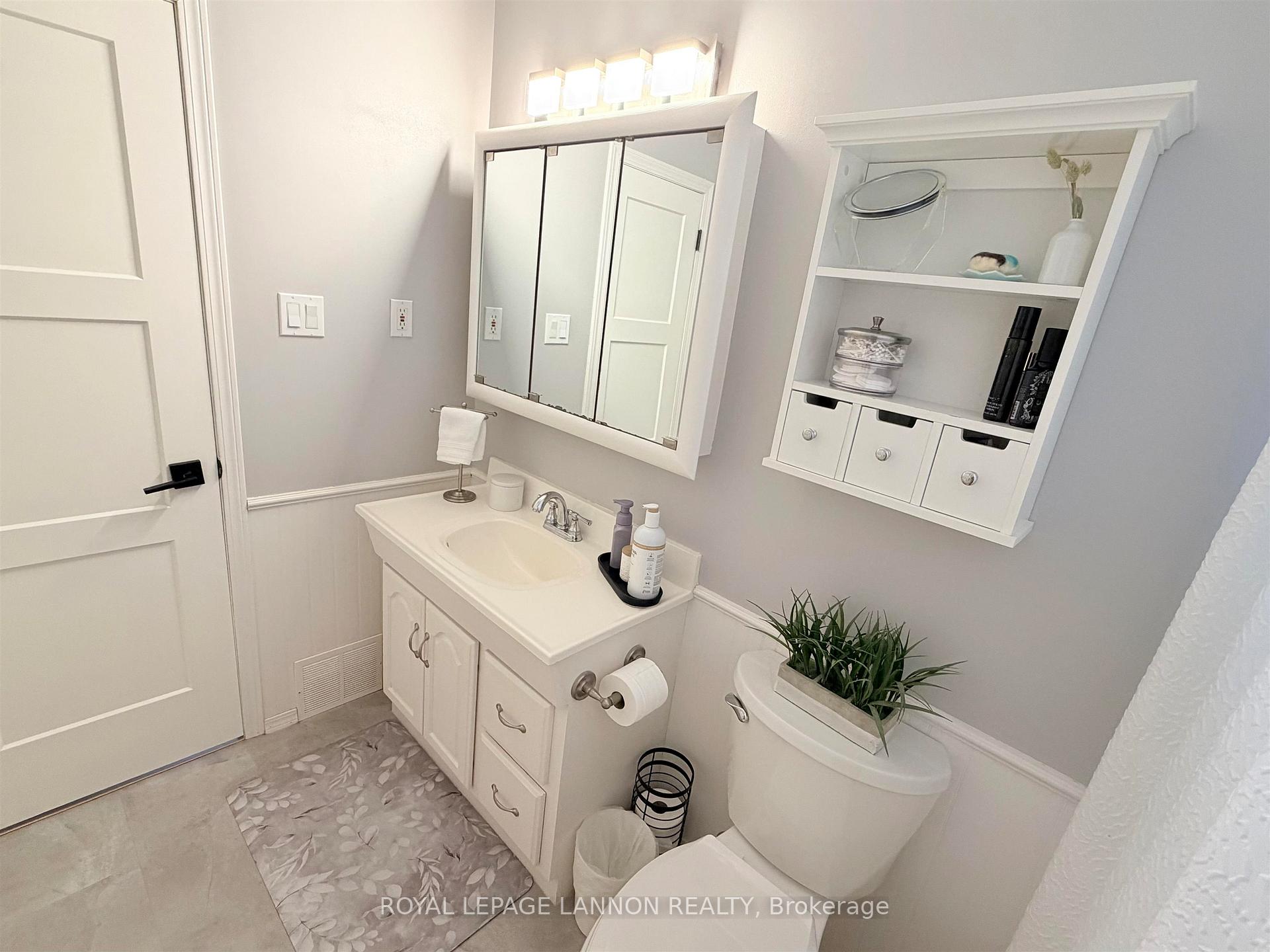 Photo 20 of 221 Cedar Avenue, Thunder Bay, Forest Park — HOMEH