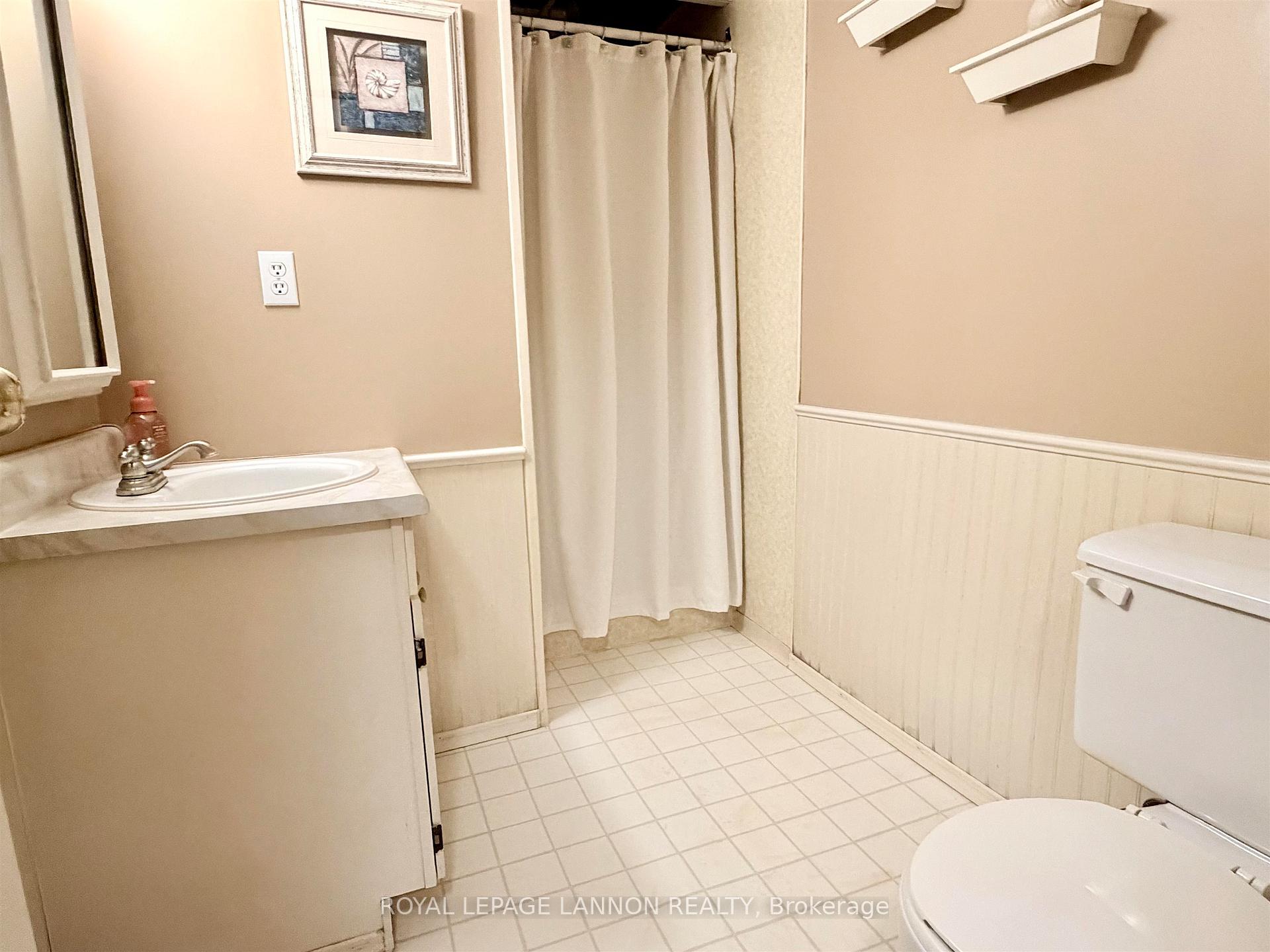Photo 22 of 221 Cedar Avenue, Thunder Bay, Forest Park — HOMEH