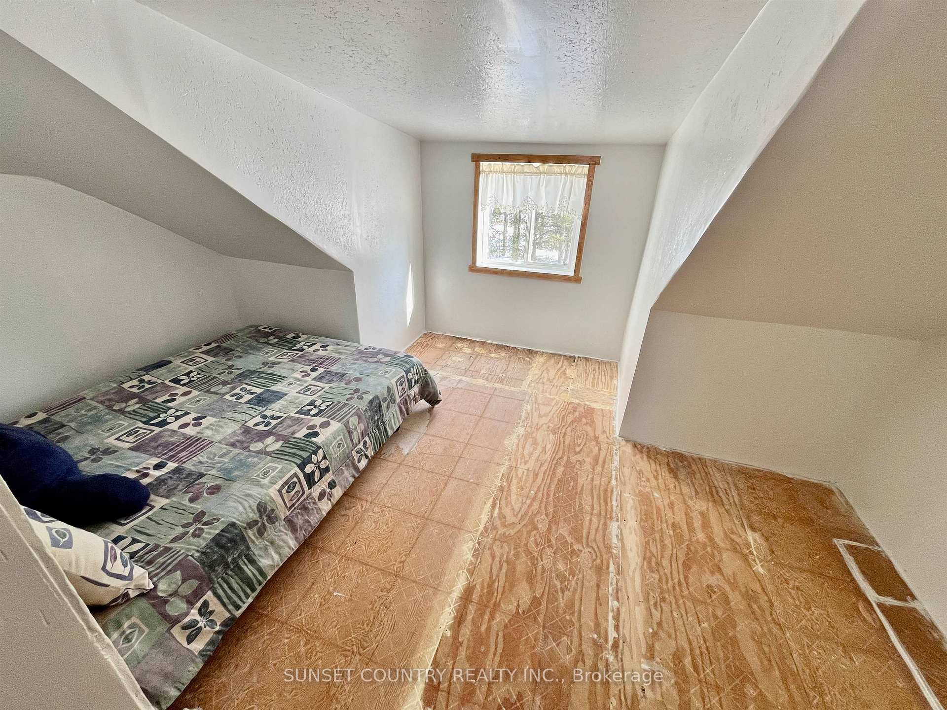 Photo 15 of 2256 Highway 605, Kenora Remote Area, Richan — HOMEH