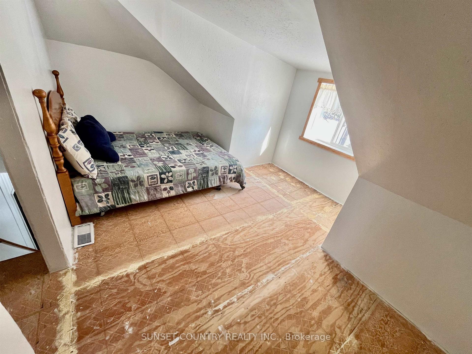 Photo 16 of 2256 Highway 605, Kenora Remote Area, Richan — HOMEH