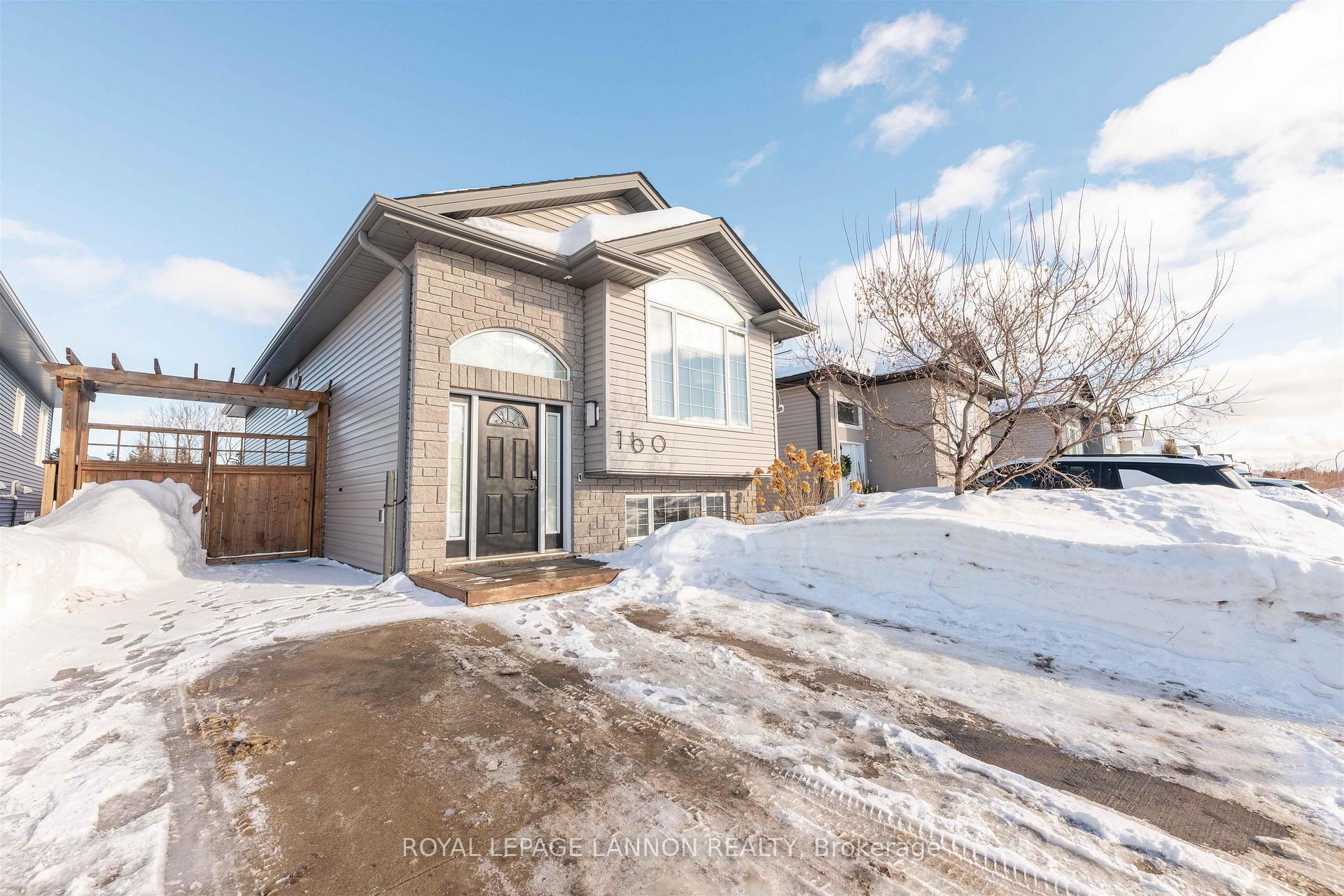 Photo 1 of 160 Cougar Crs, Thunder Bay, Parkdale — HOMEH