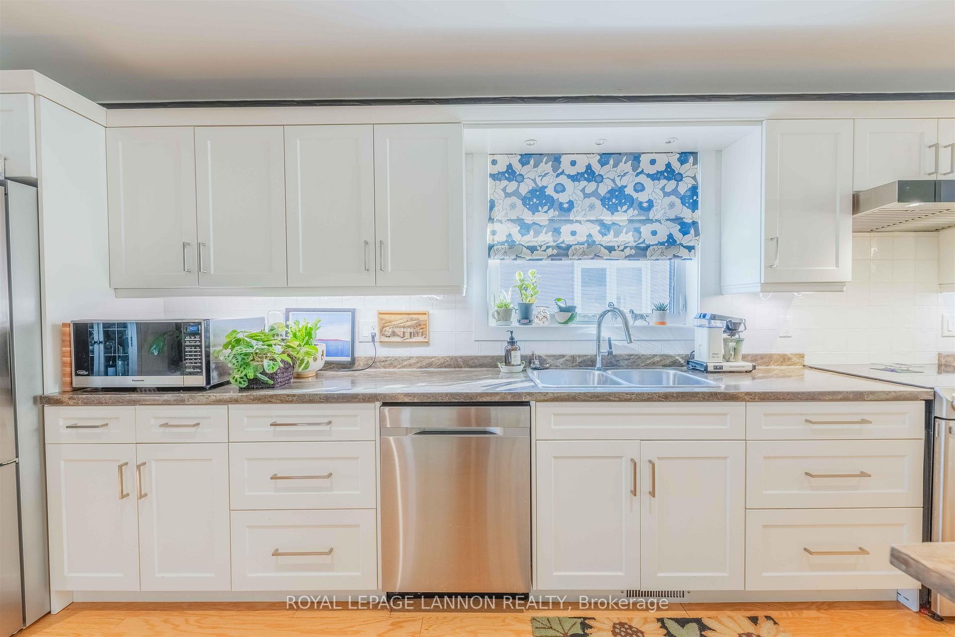 Photo 6 of 160 Cougar Crs, Thunder Bay, Parkdale — HOMEH
