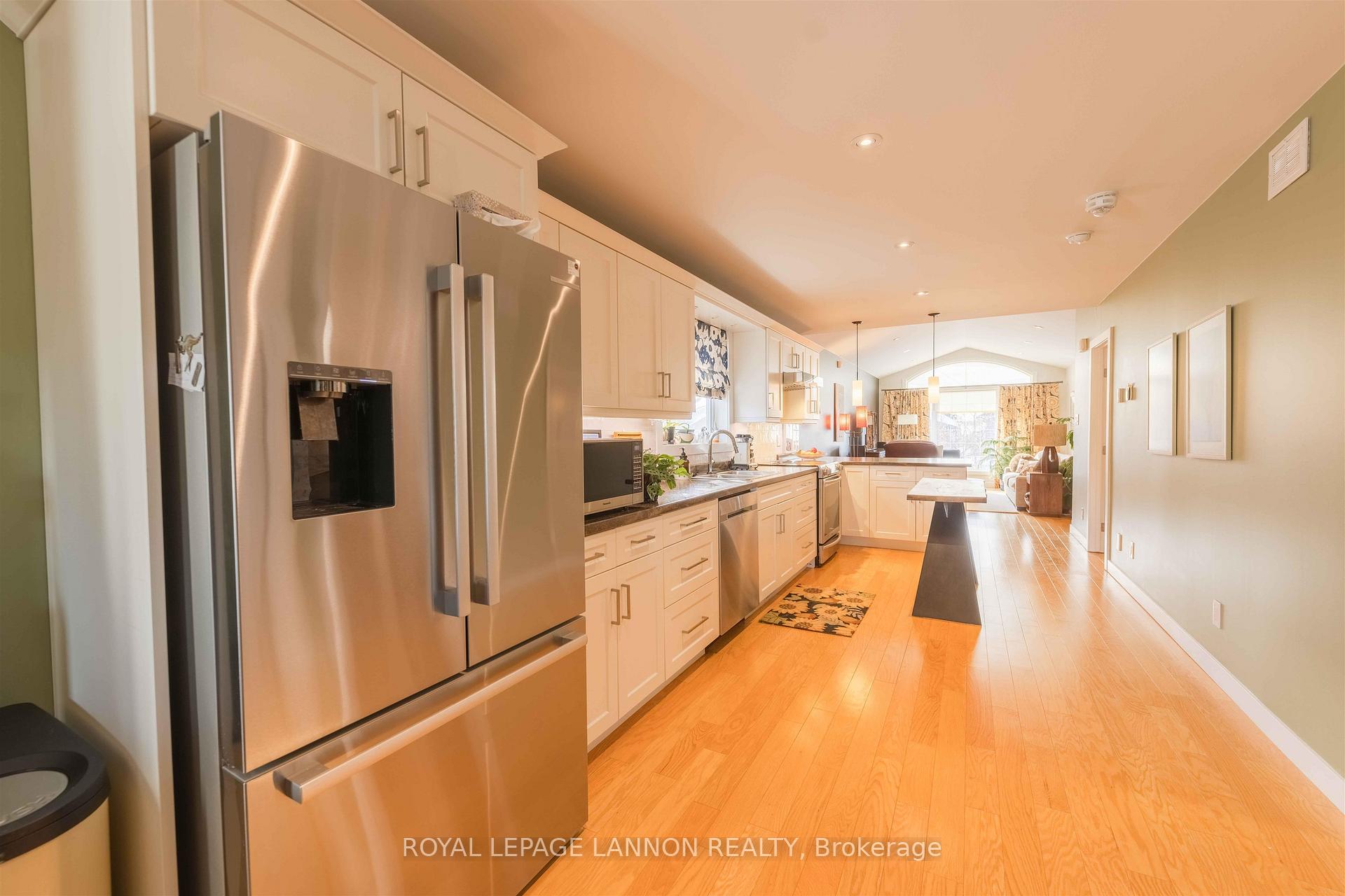 Photo 7 of 160 Cougar Crs, Thunder Bay, Parkdale — HOMEH