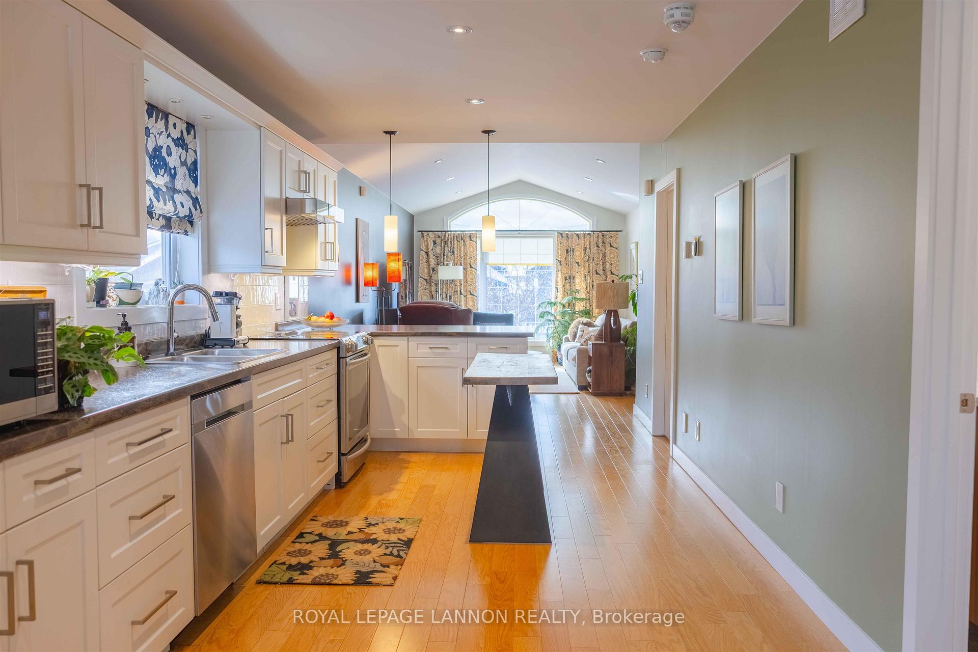 Photo 8 of 160 Cougar Crs, Thunder Bay, Parkdale — HOMEH