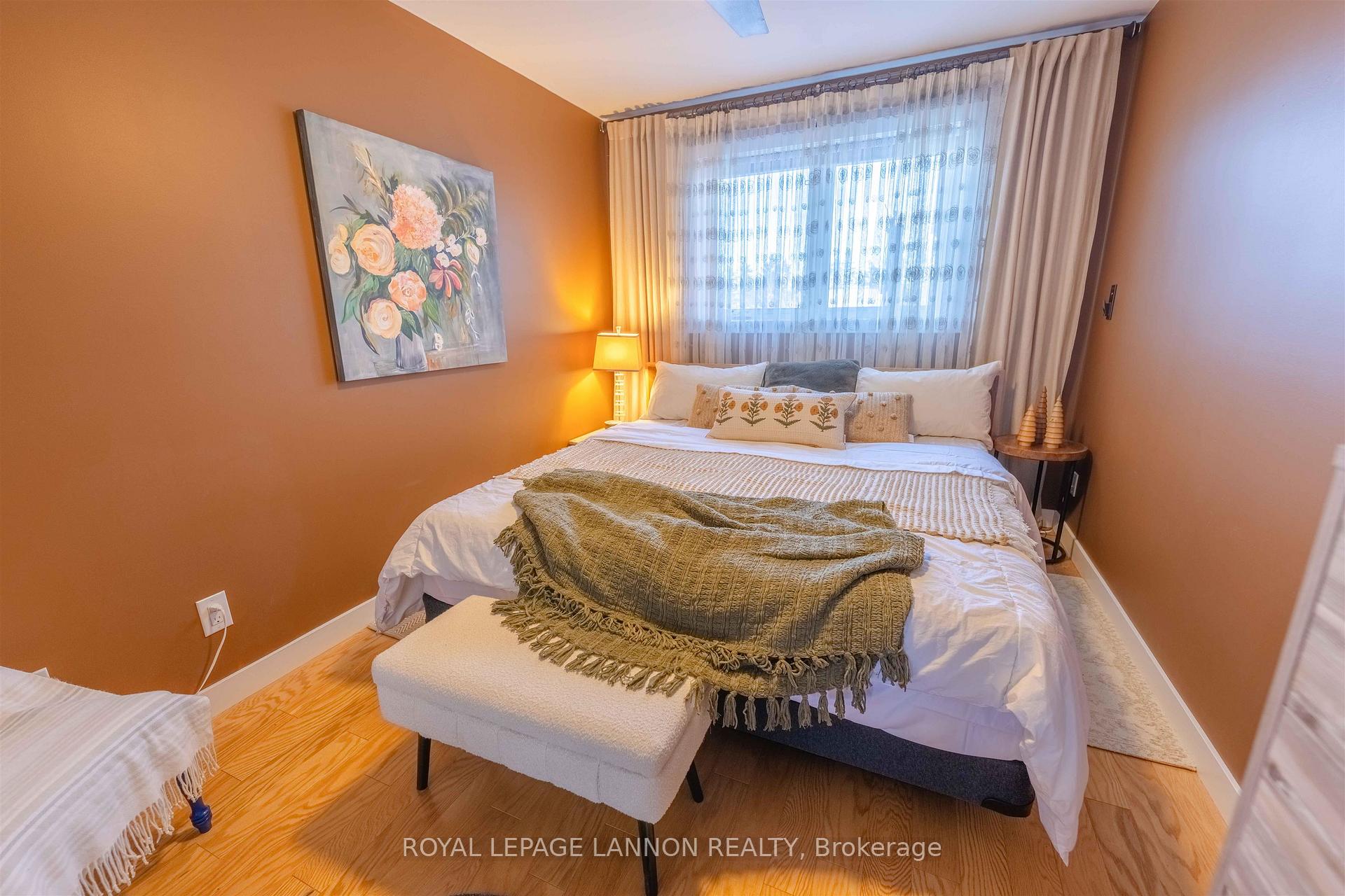 Photo 10 of 160 Cougar Crs, Thunder Bay, Parkdale — HOMEH