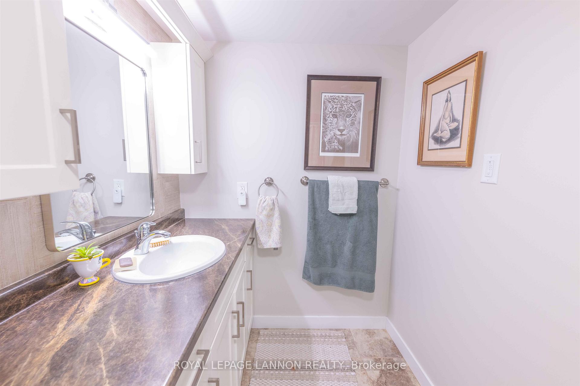 Photo 18 of 160 Cougar Crs, Thunder Bay, Parkdale — HOMEH