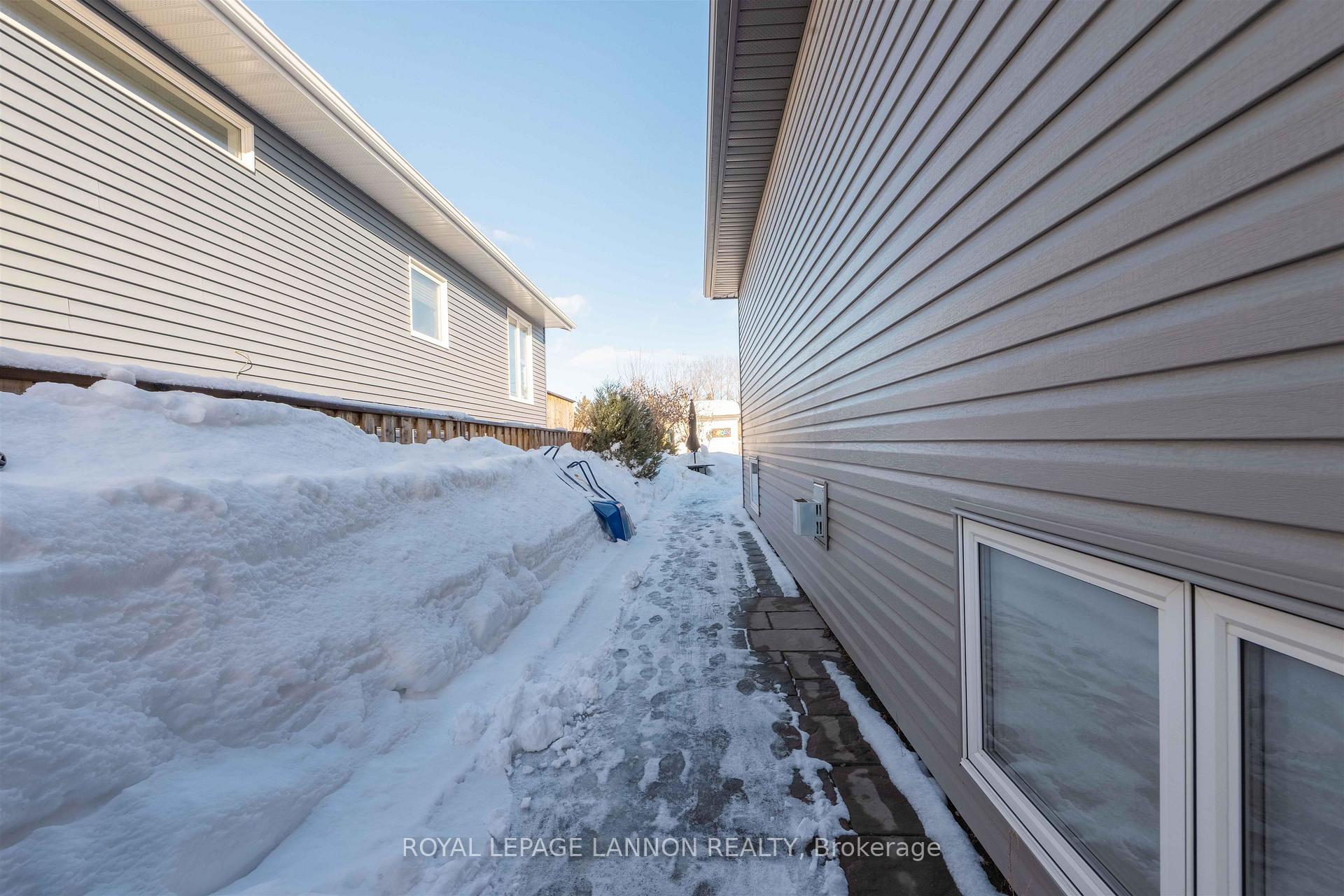 Photo 23 of 160 Cougar Crs, Thunder Bay, Parkdale — HOMEH