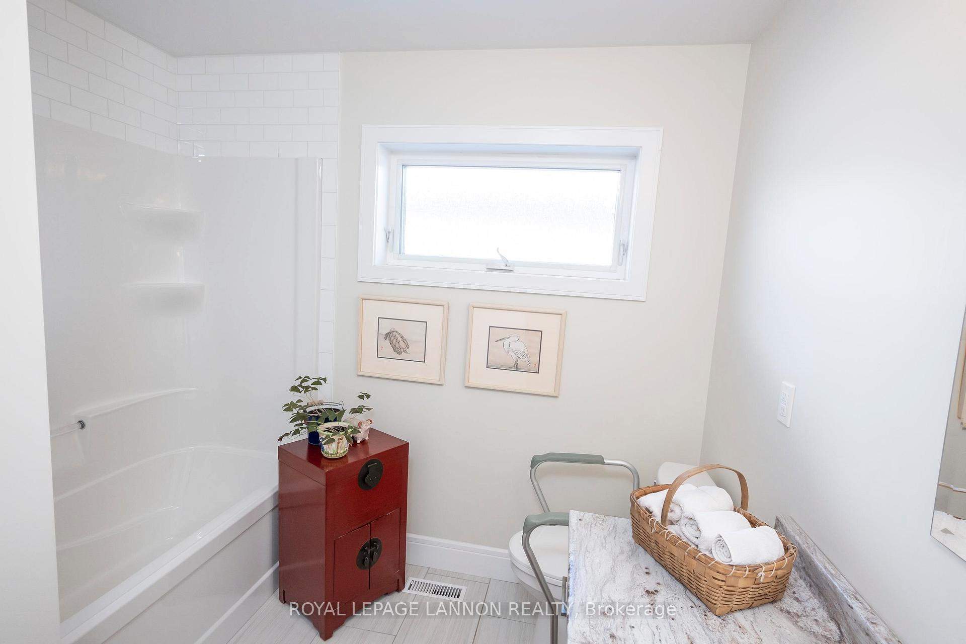 Photo 25 of 153 Cougar Crescent, Thunder Bay, Parkdale — HOMEH