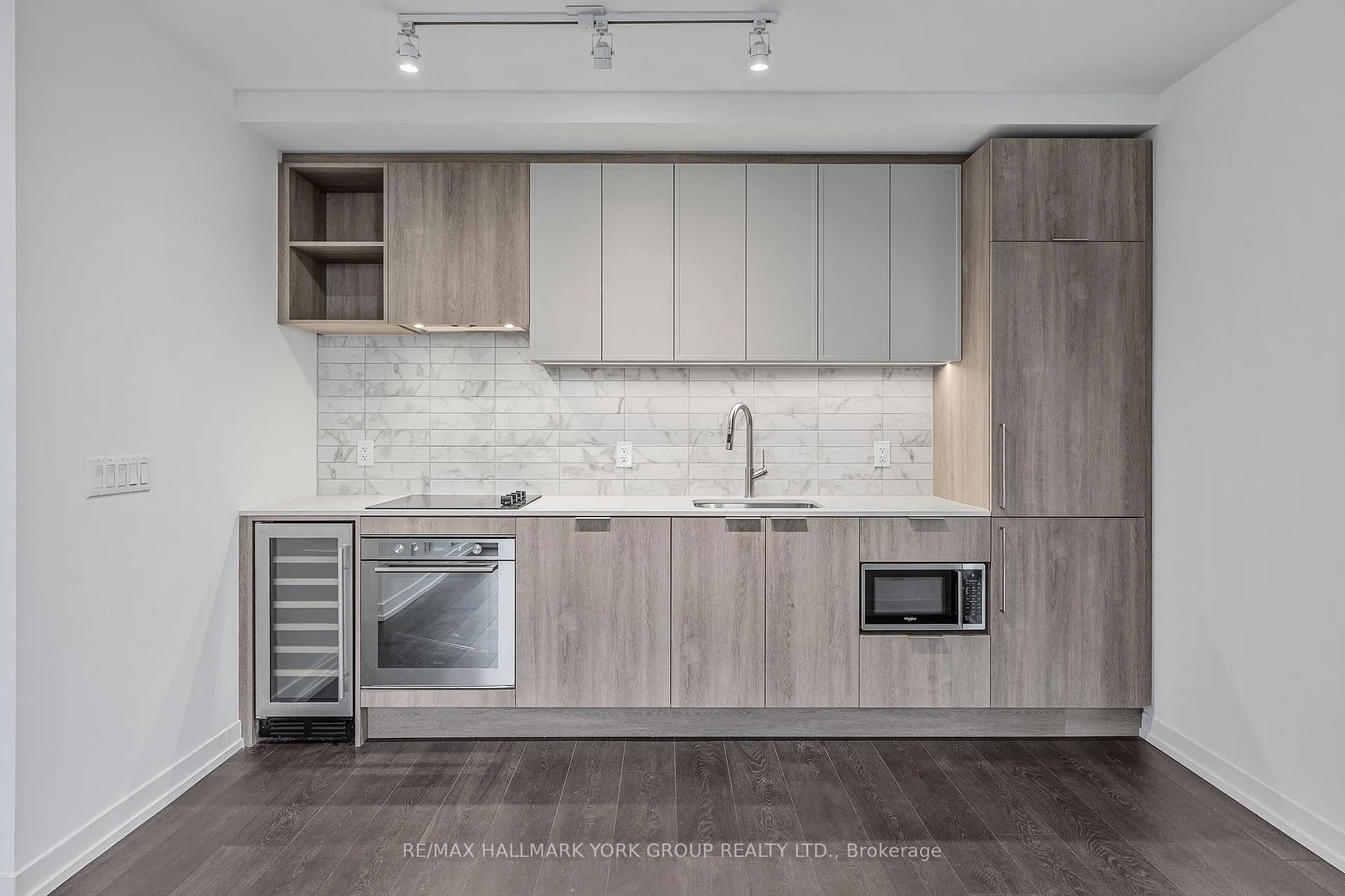 Photo 3 of Unit PH 16, 2020 Bathurst Street, Toronto, Humewood-Cedarvale — HOMEH