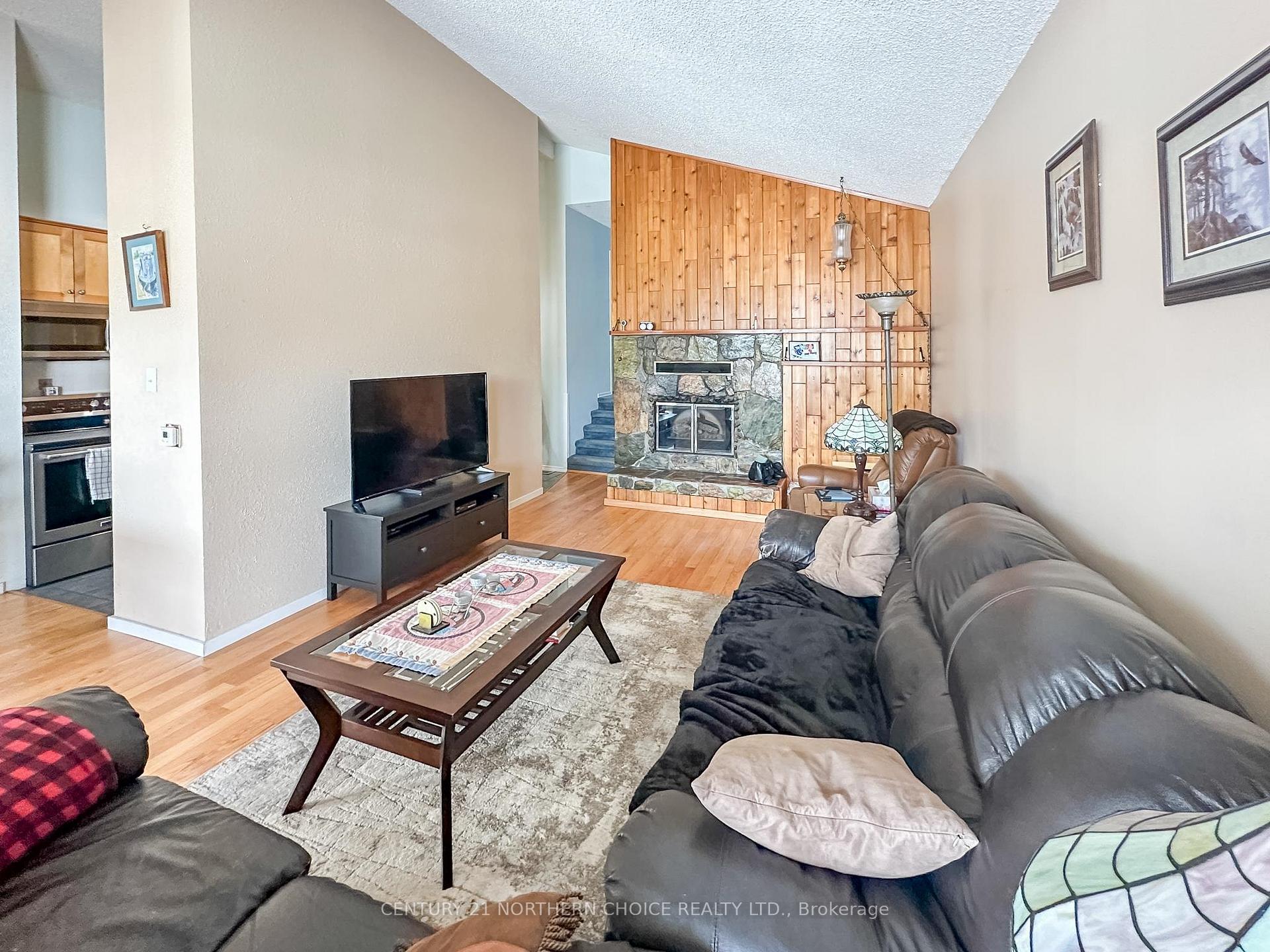 Photo 15 of 316 May Avenue, Kenora, Keewatin — HOMEH