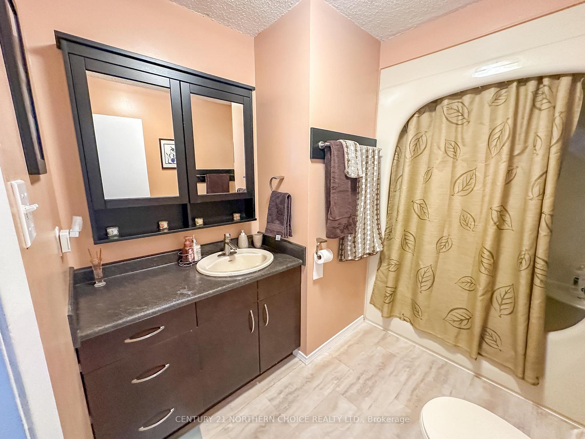 Photo 17 of 316 May Avenue, Kenora, Keewatin — HOMEH