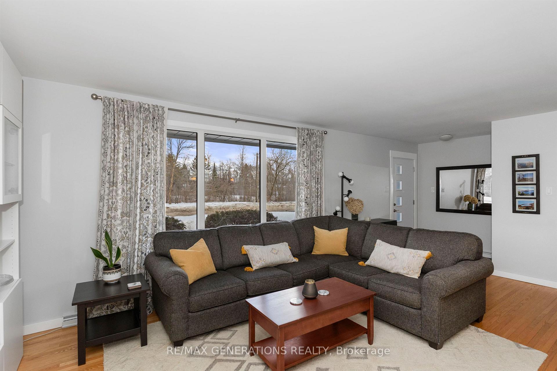 Photo 2 of 528 Riverview Drive, Thunder Bay, Edgewater Park — HOMEH