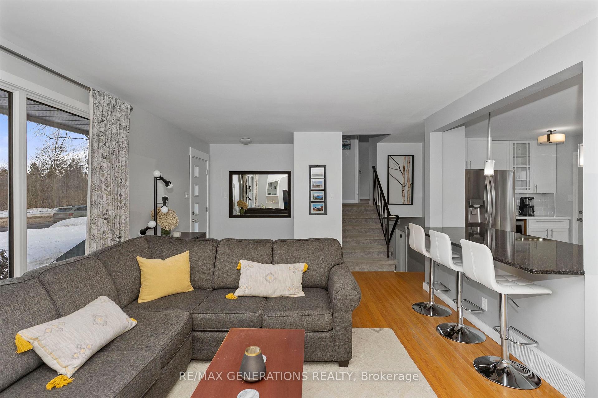 Photo 3 of 528 Riverview Drive, Thunder Bay, Edgewater Park — HOMEH