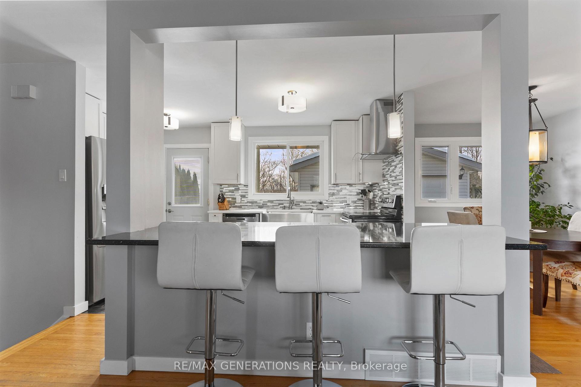 Photo 5 of 528 Riverview Drive, Thunder Bay, Edgewater Park — HOMEH
