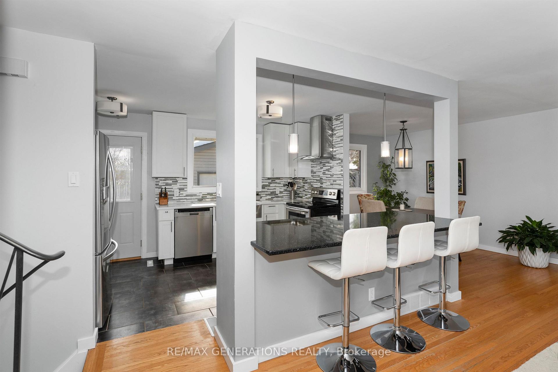 Photo 6 of 528 Riverview Drive, Thunder Bay, Edgewater Park — HOMEH