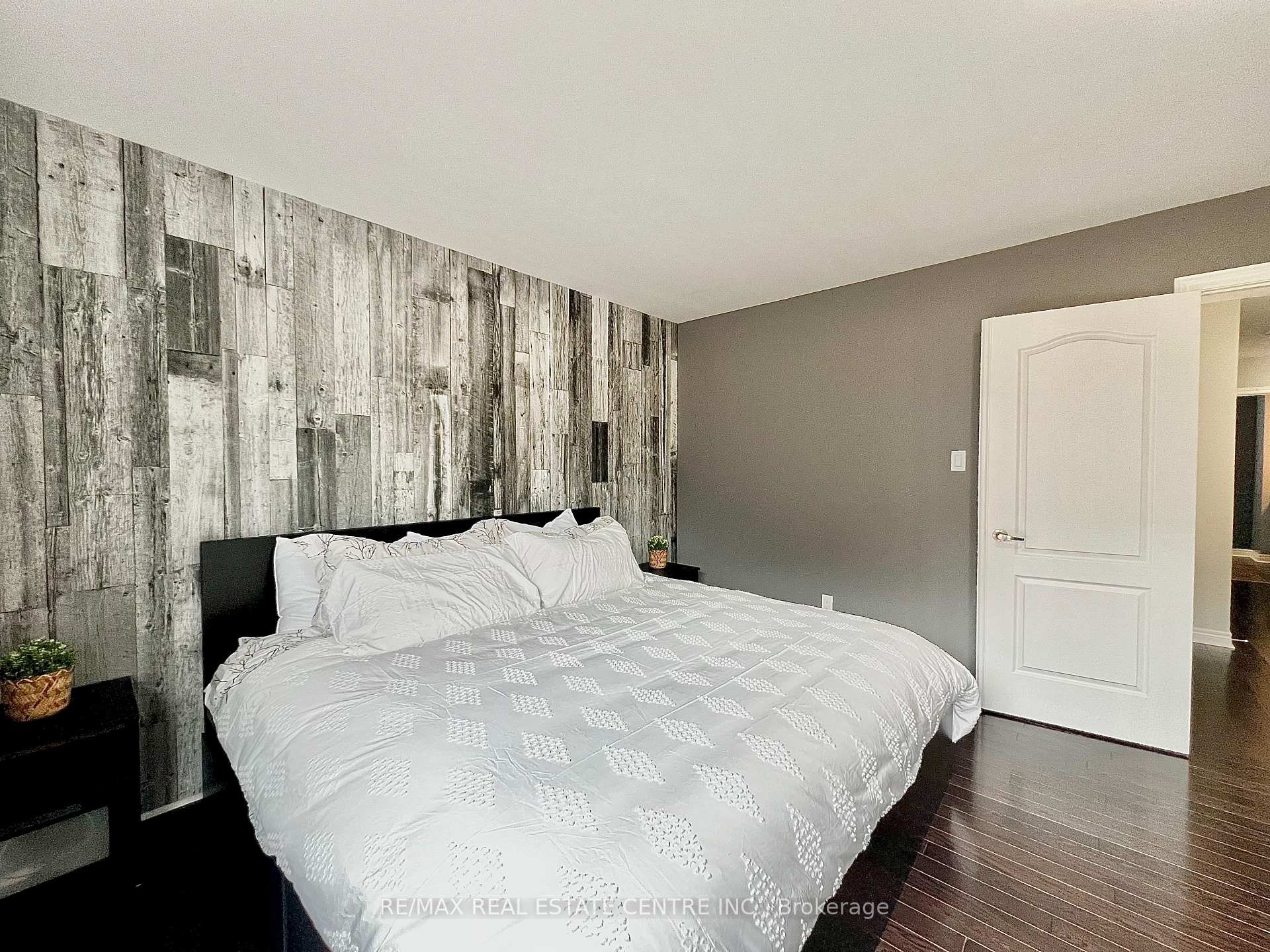 Photo 22 of 36 Paula Court, Orangeville — HOMEH