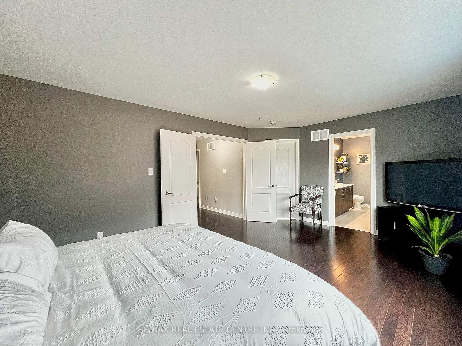 Photo 23 of 36 Paula Court, Orangeville — HOMEH