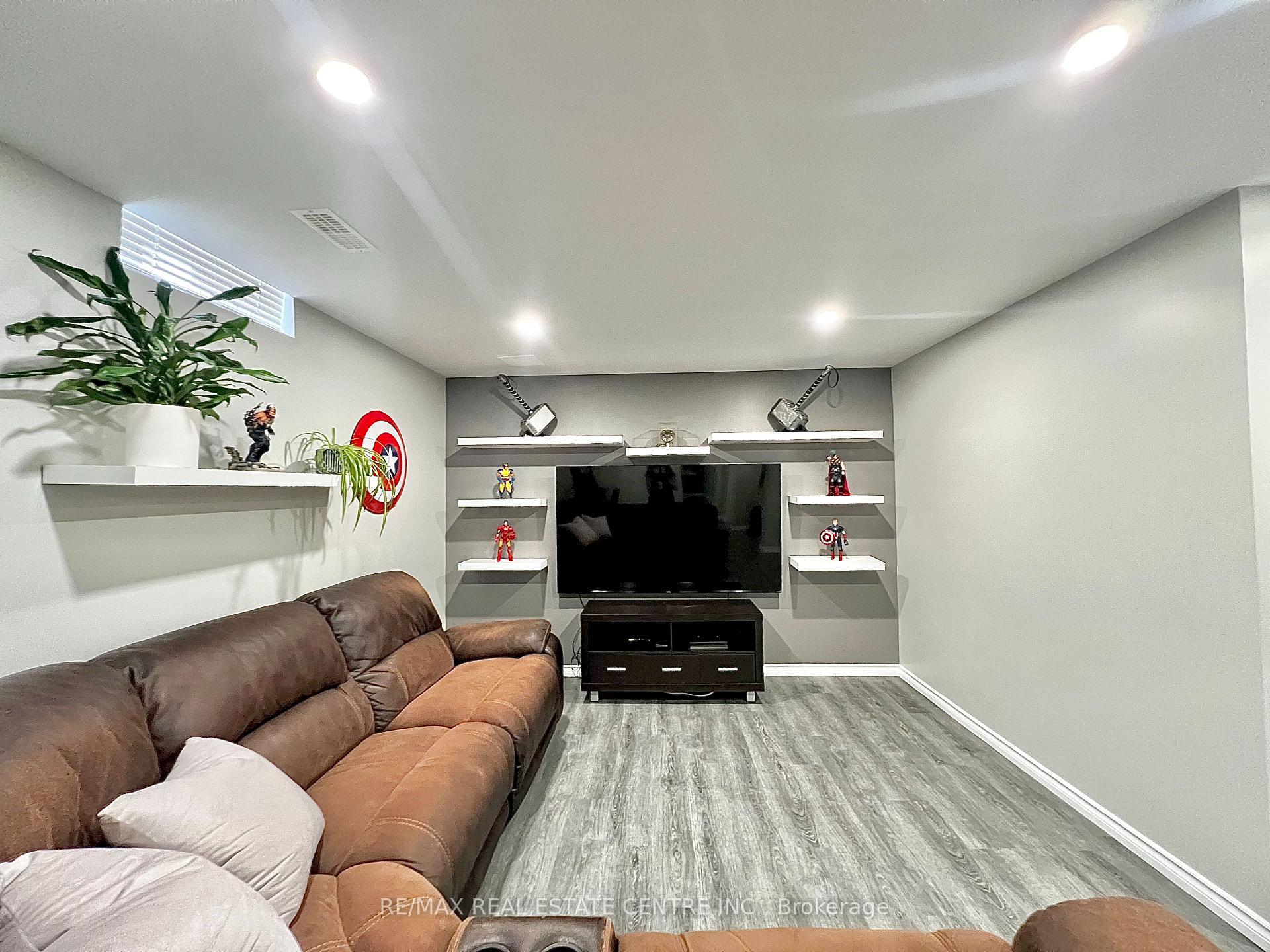 Photo 43 of 36 Paula Court, Orangeville — HOMEH