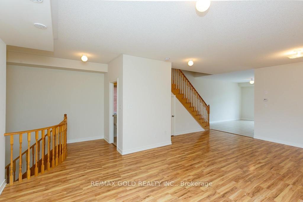 Photo 3 of 137 Inspire Boulevard, Brampton, Sandringham-Wellington — HOMEH