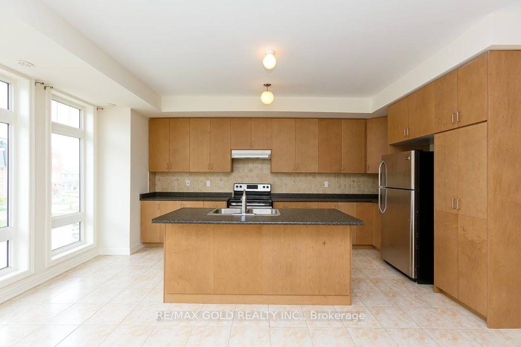 Photo 7 of 137 Inspire Boulevard, Brampton, Sandringham-Wellington — HOMEH