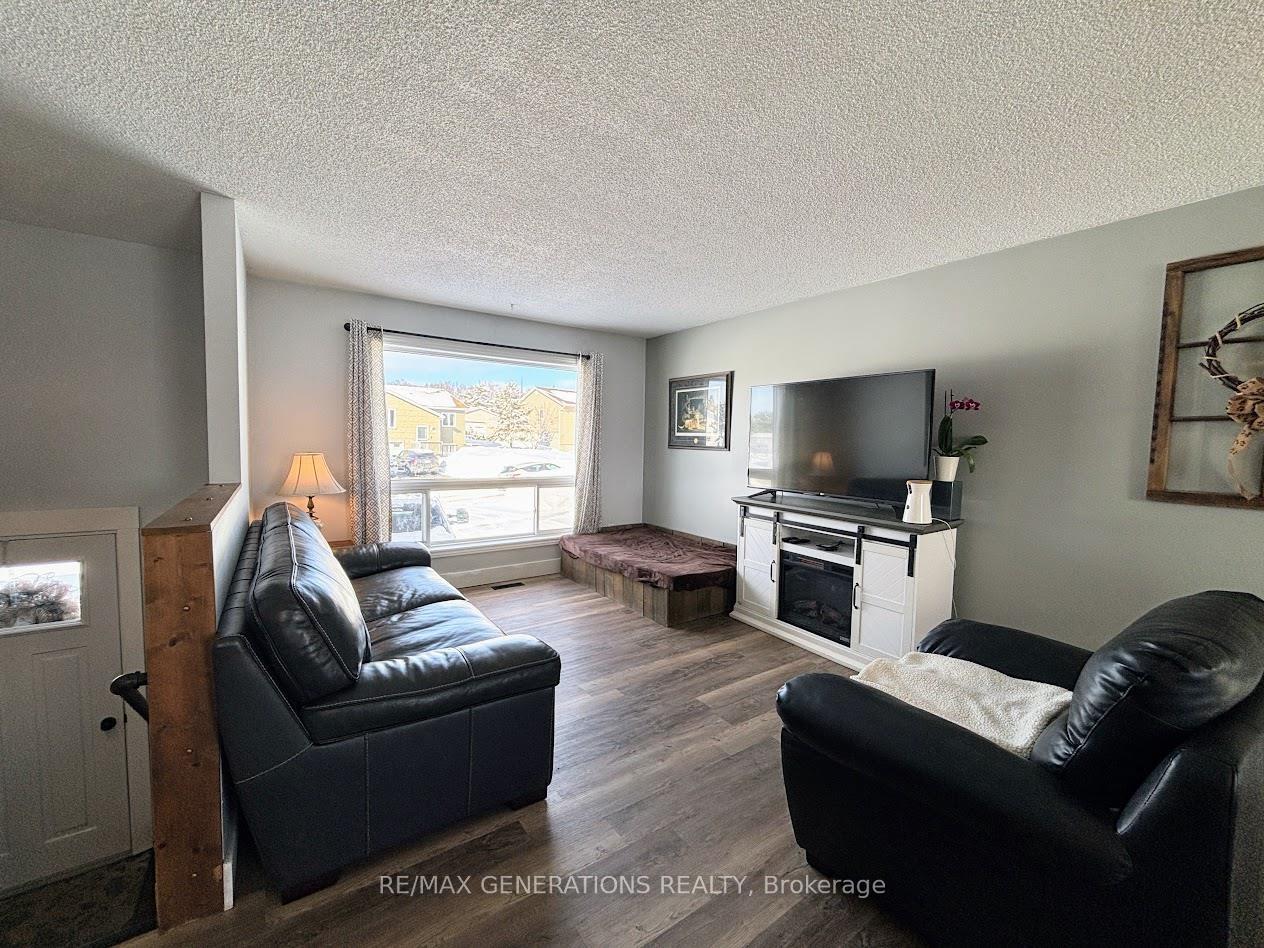 Photo 8 of 53 Graham Crescent, Marathon — HOMEH
