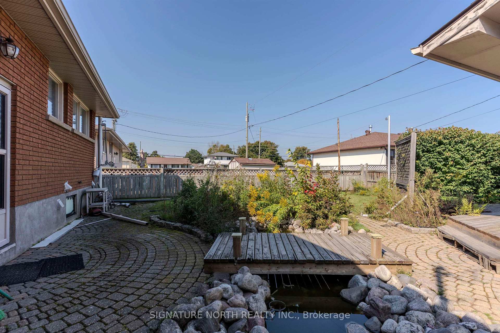 Photo 3 of 441 Donald Street W, Thunder Bay, Edgewater Park — HOMEH