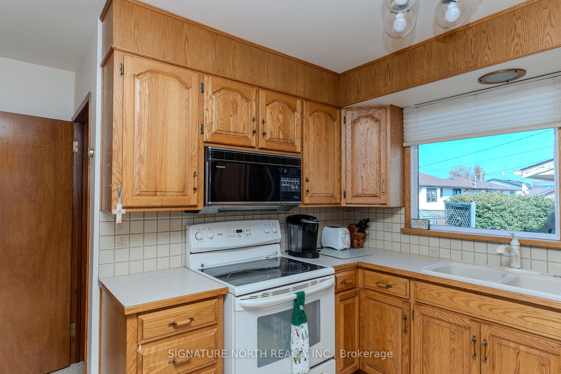 Photo 11 of 441 Donald Street W, Thunder Bay, Edgewater Park — HOMEH