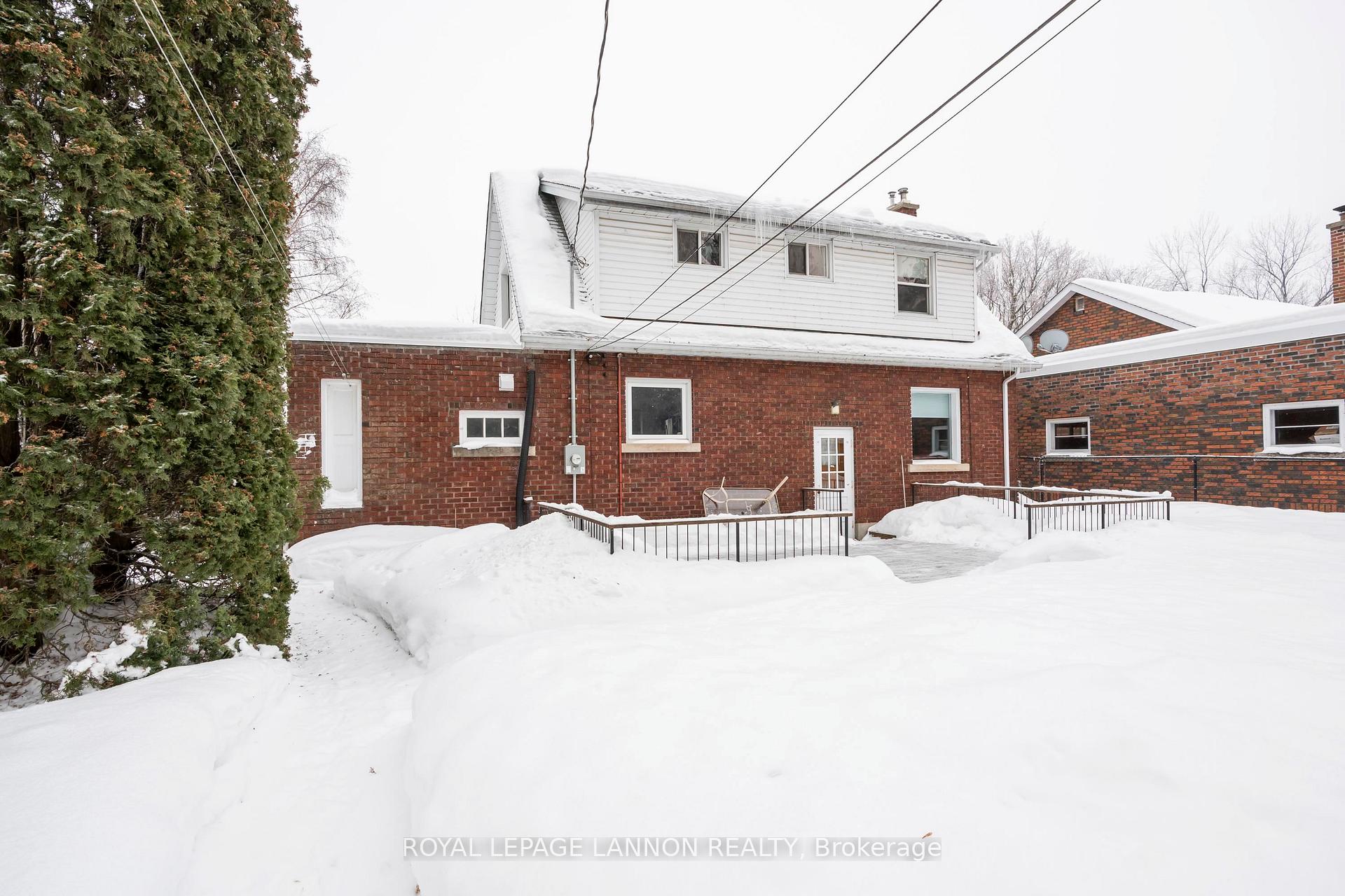 Photo 4 of 1729 McGregor Avenue, Thunder Bay, Hyde Park — HOMEH
