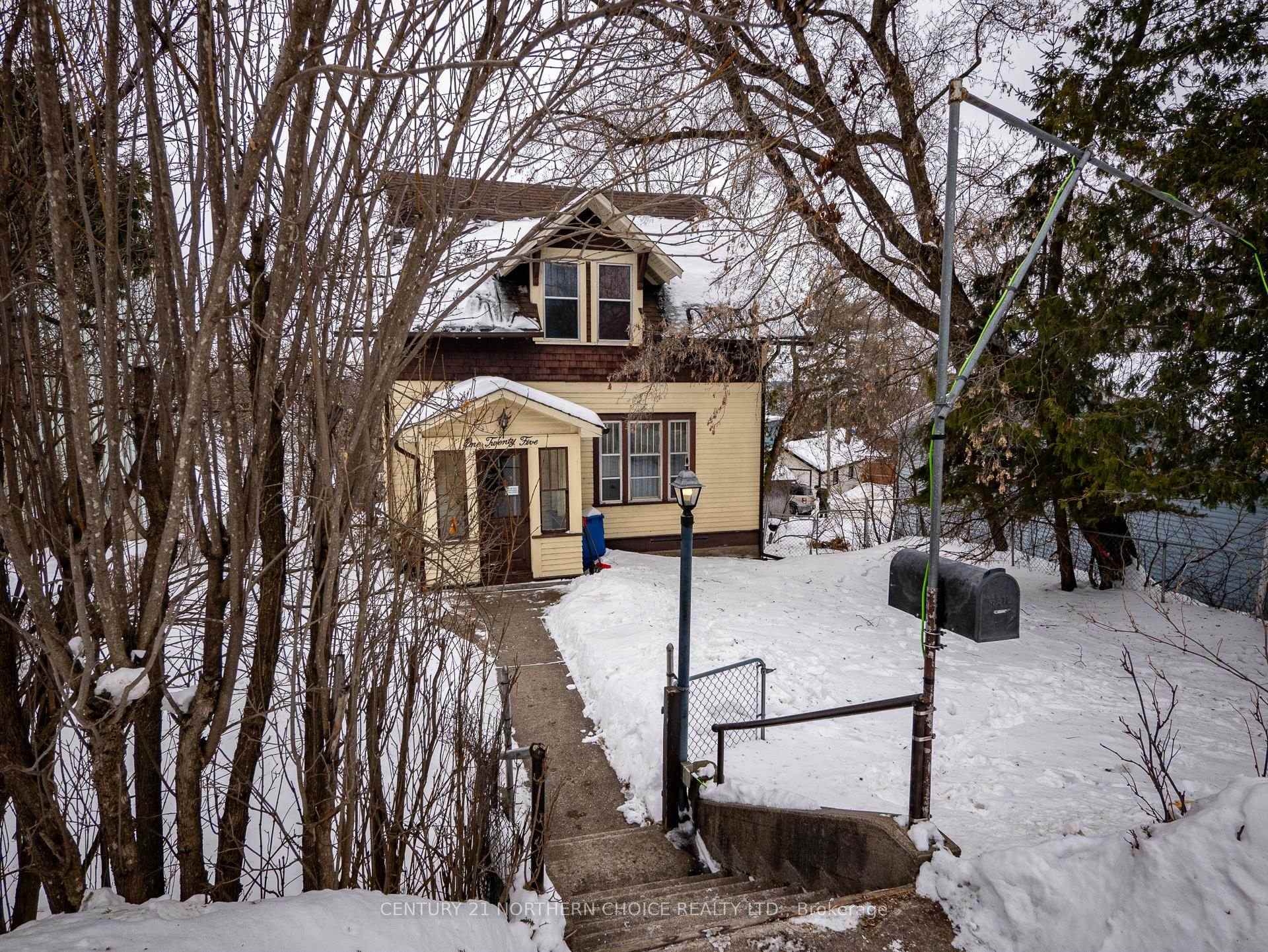 Photo 1 of 125 Fourth Street N, Kenora, North End — HOMEH