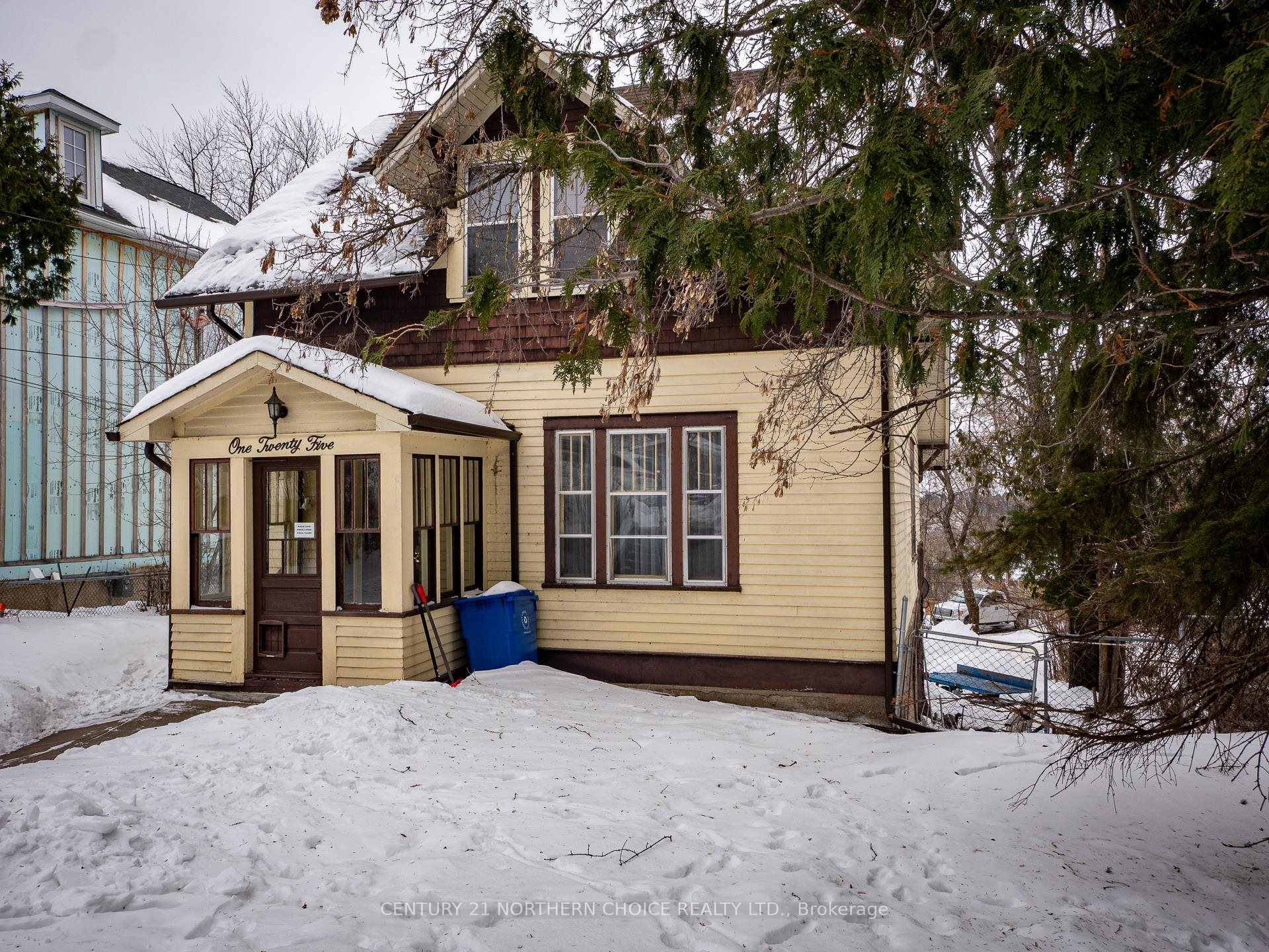 Photo 3 of 125 Fourth Street N, Kenora, North End — HOMEH