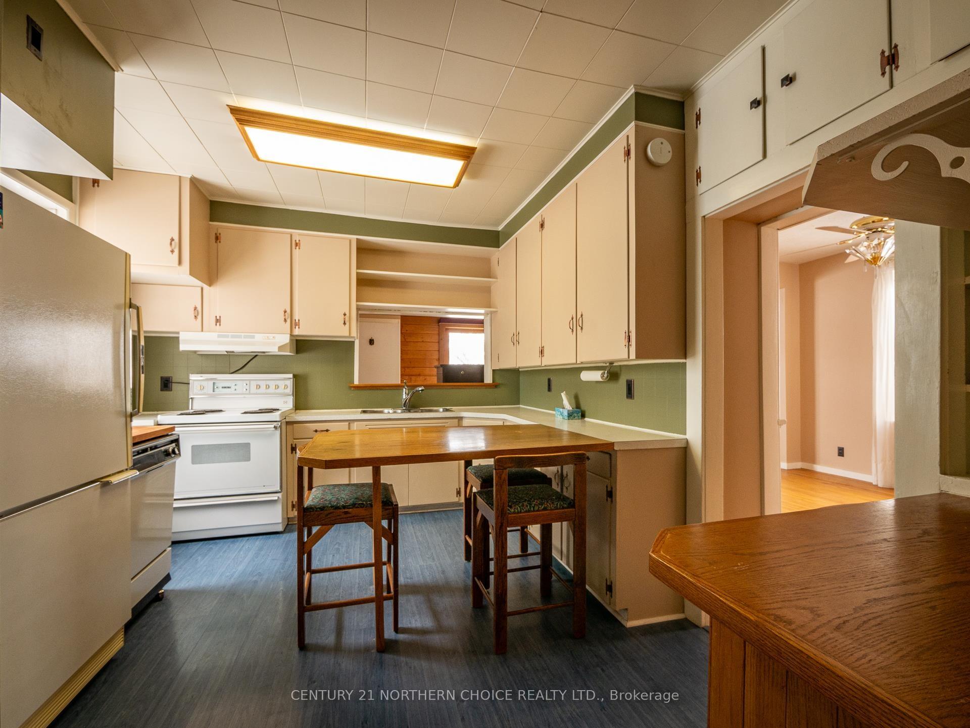 Photo 13 of 125 Fourth Street N, Kenora, North End — HOMEH