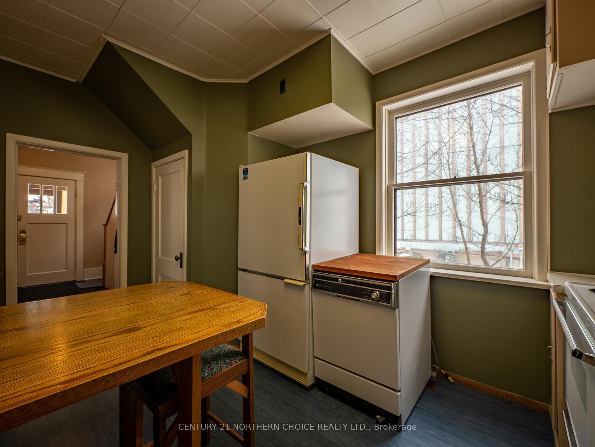 Photo 15 of 125 Fourth Street N, Kenora, North End — HOMEH