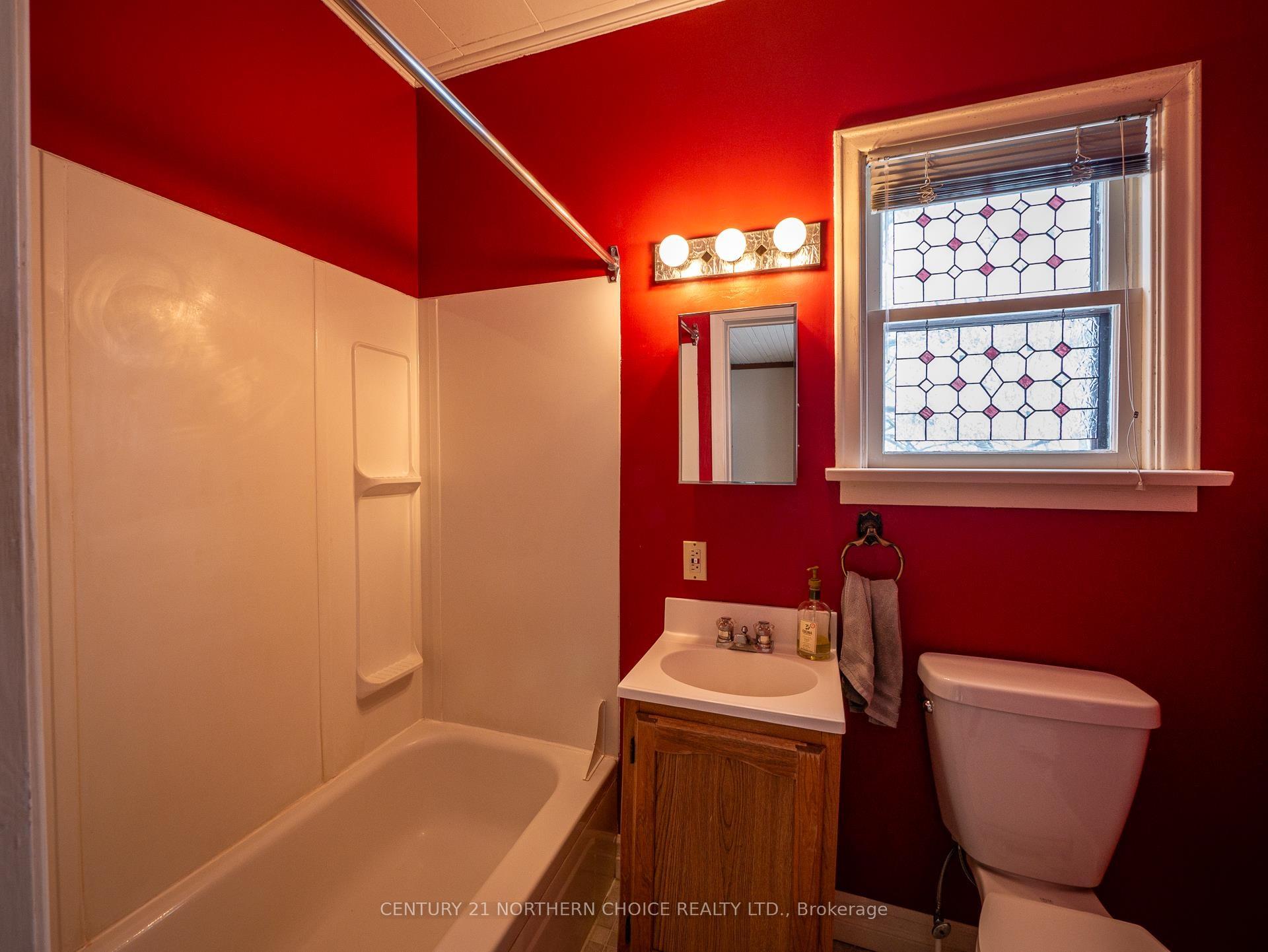 Photo 19 of 125 Fourth Street N, Kenora, North End — HOMEH