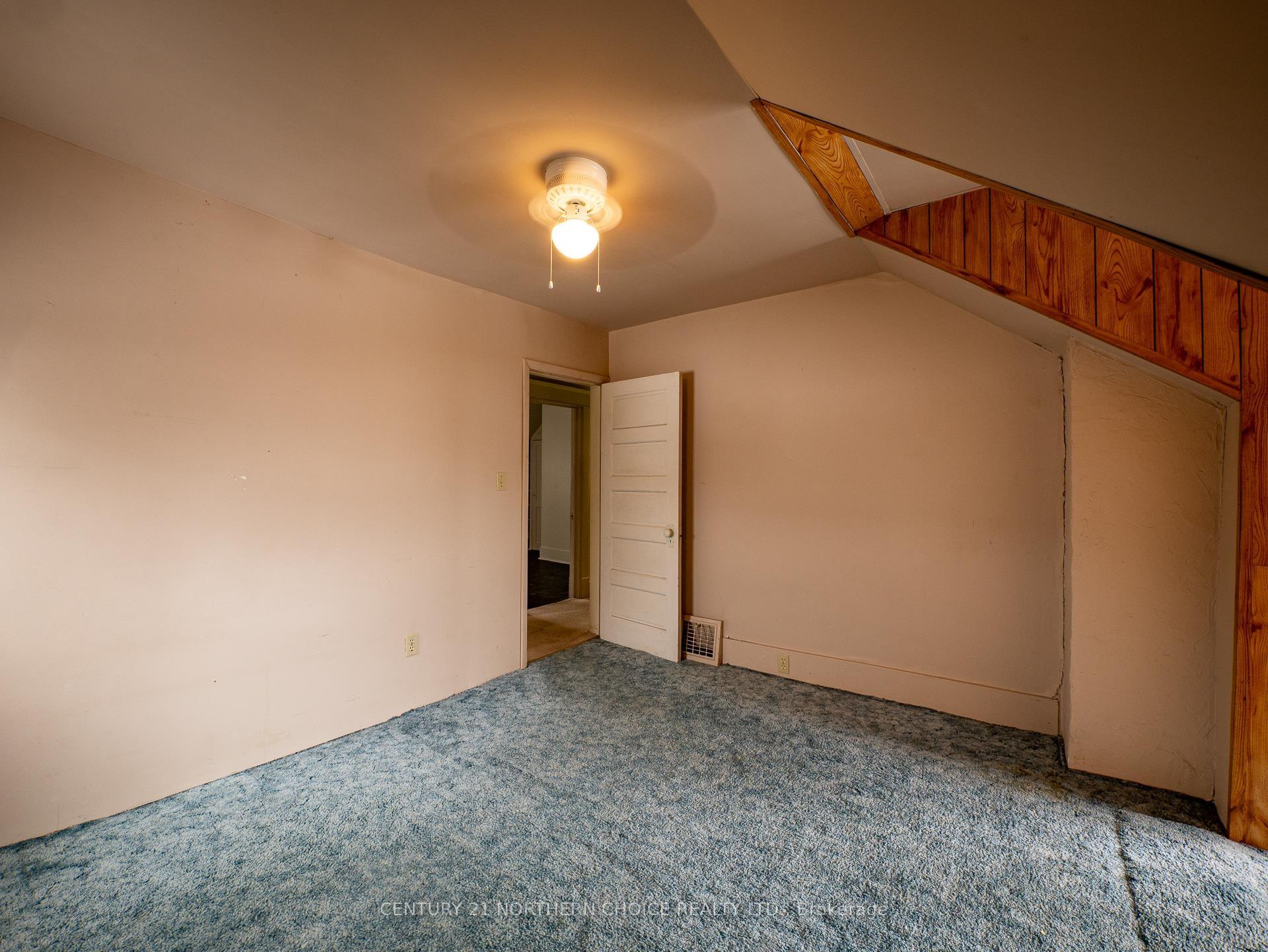 Photo 23 of 125 Fourth Street N, Kenora, North End — HOMEH
