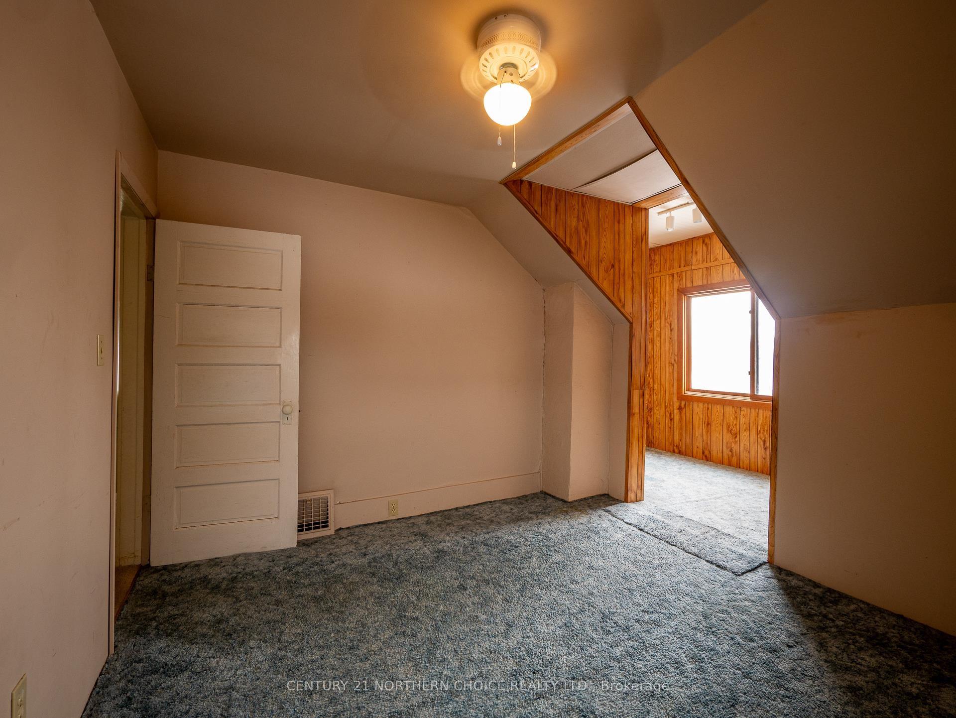 Photo 24 of 125 Fourth Street N, Kenora, North End — HOMEH