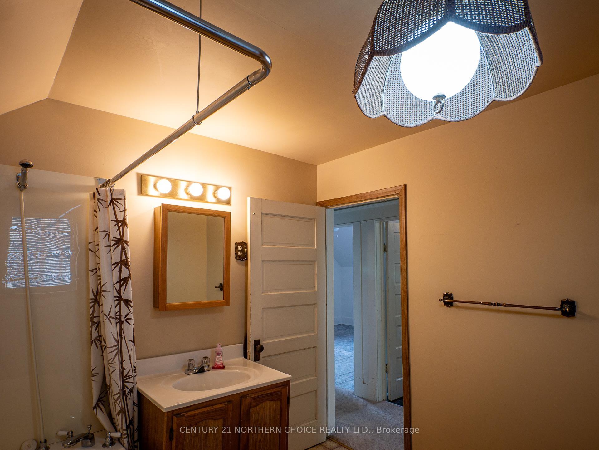 Photo 36 of 125 Fourth Street N, Kenora, North End — HOMEH