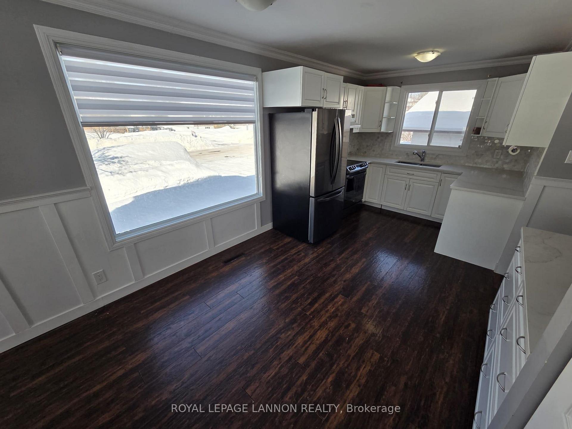Photo 11 of 283 Hinton Ave., Thunder Bay, Grandview — HOMEH