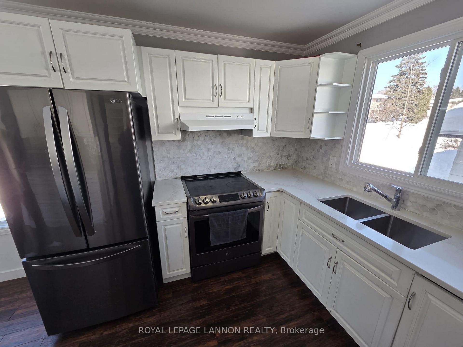 Photo 14 of 283 Hinton Ave., Thunder Bay, Grandview — HOMEH