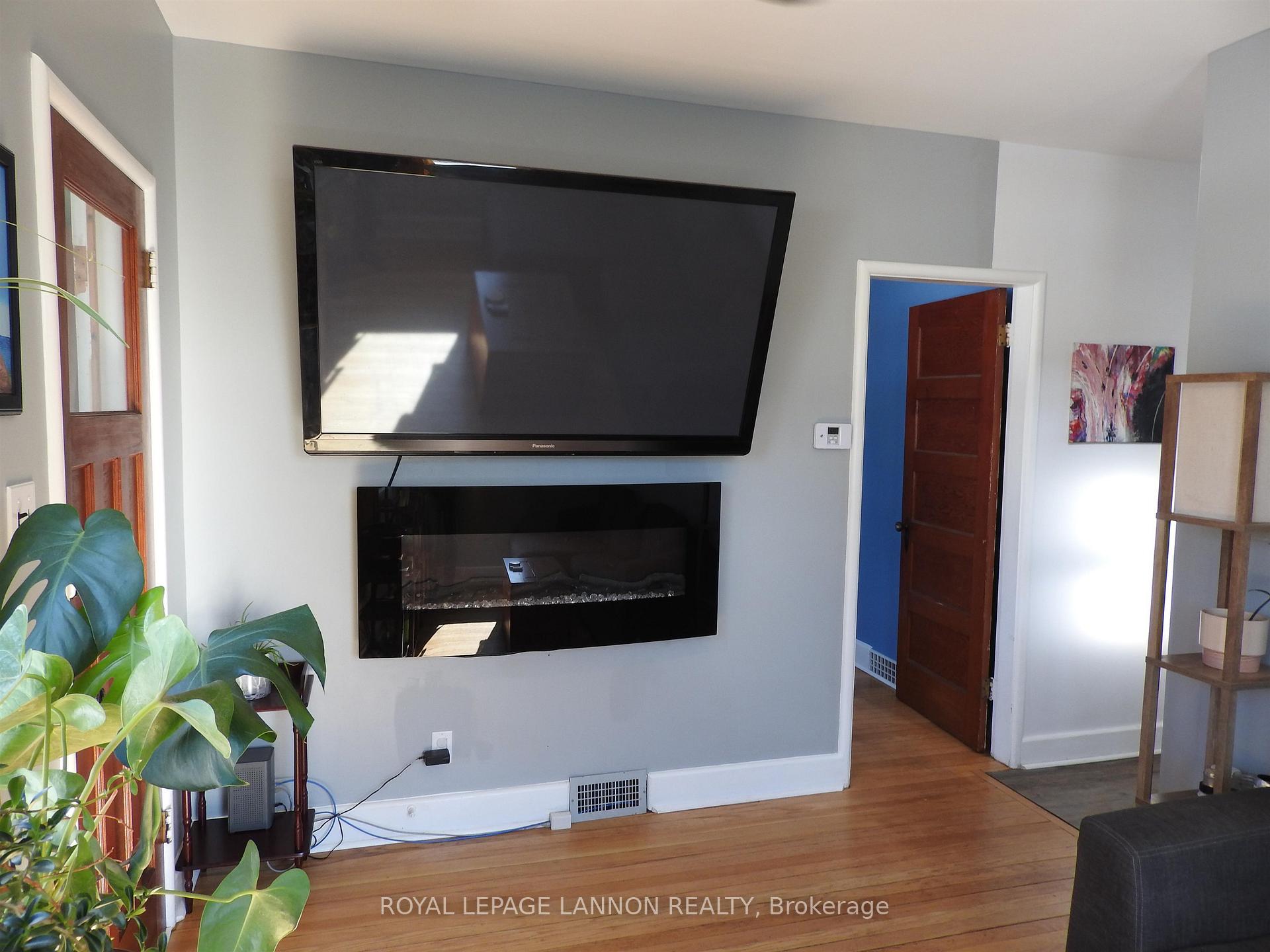 Photo 4 of 286 Leslie Avenue, Thunder Bay, Current River — HOMEH
