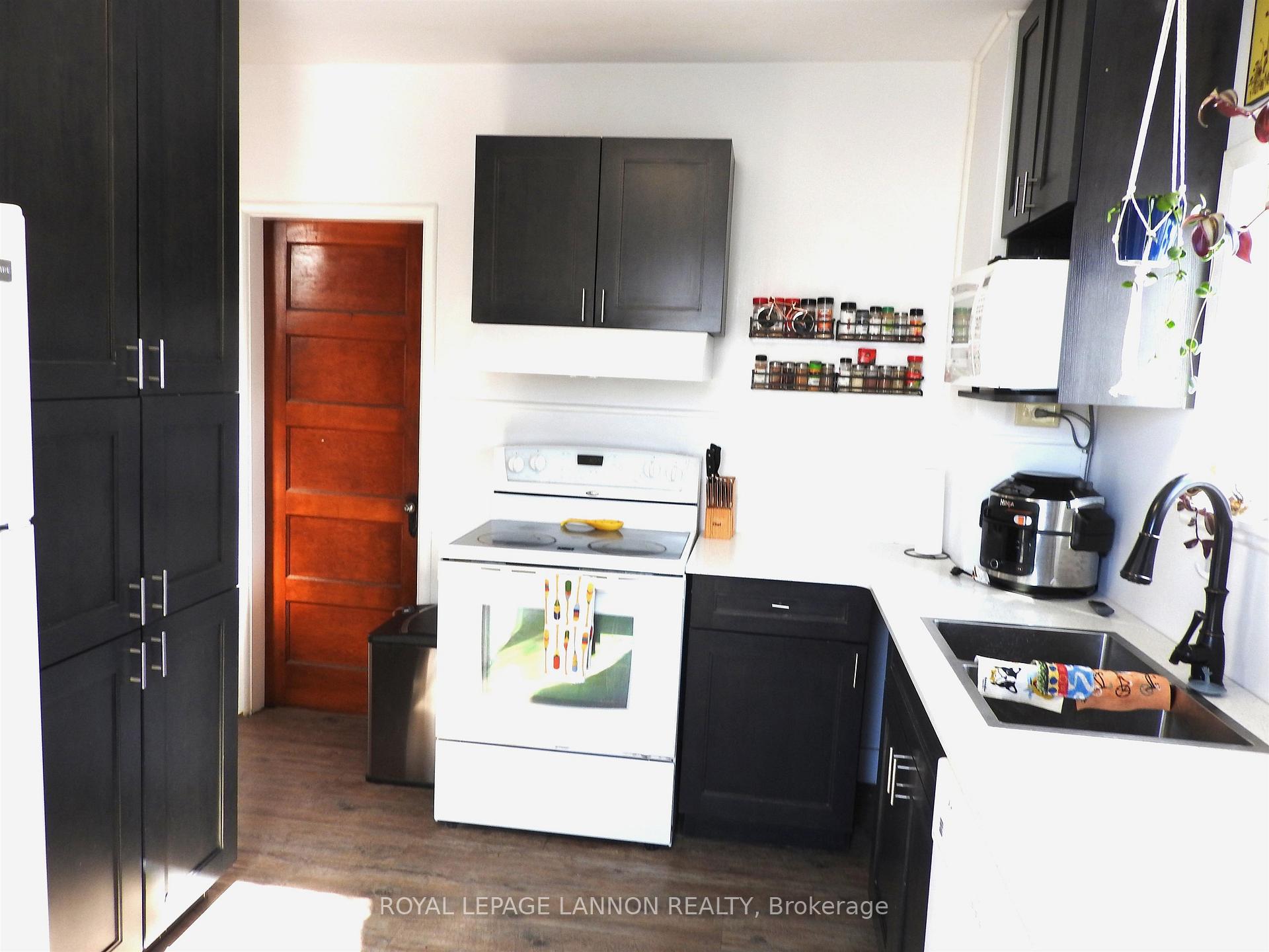 Photo 8 of 286 Leslie Avenue, Thunder Bay, Current River — HOMEH