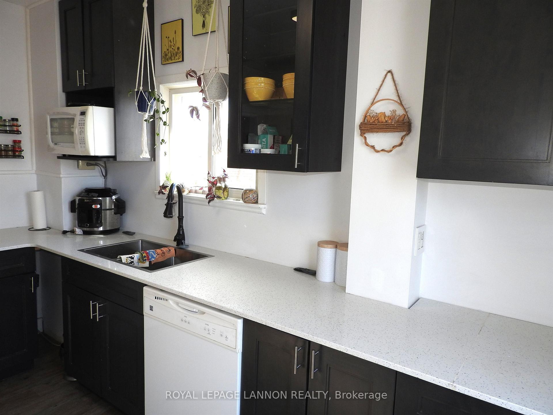 Photo 10 of 286 Leslie Avenue, Thunder Bay, Current River — HOMEH