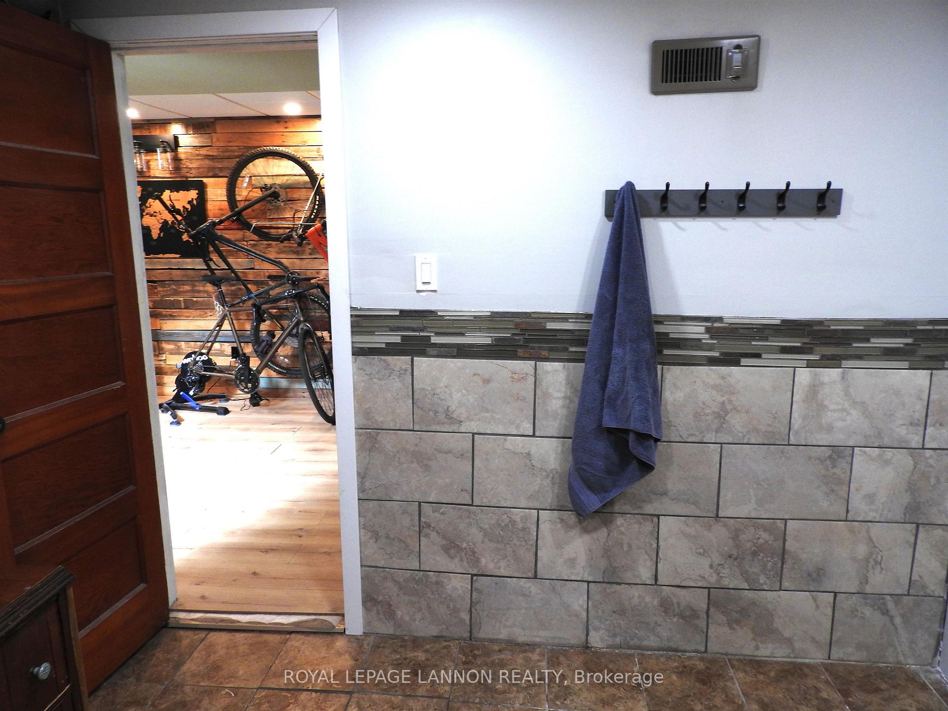 Photo 22 of 286 Leslie Avenue, Thunder Bay, Current River — HOMEH