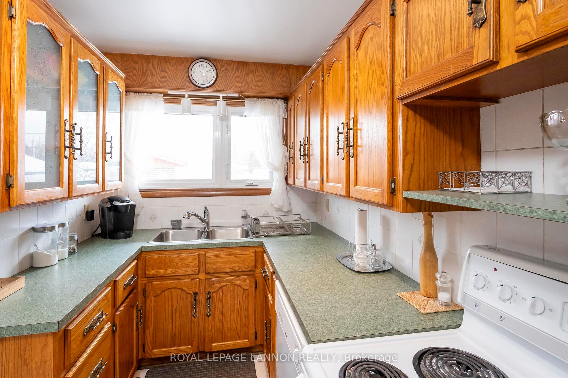 Photo 7 of 1404 Mary St. W, Thunder Bay, Westfort — HOMEH