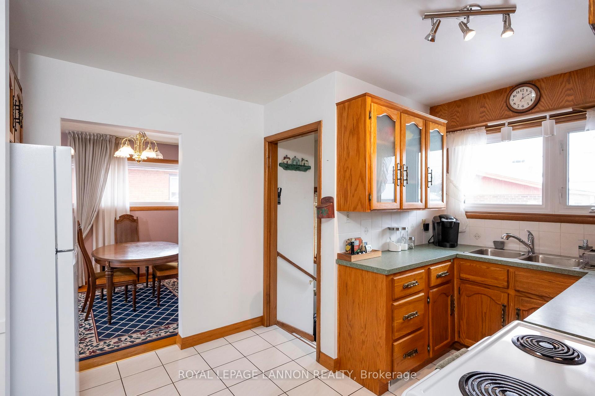 Photo 8 of 1404 Mary St. W, Thunder Bay, Westfort — HOMEH