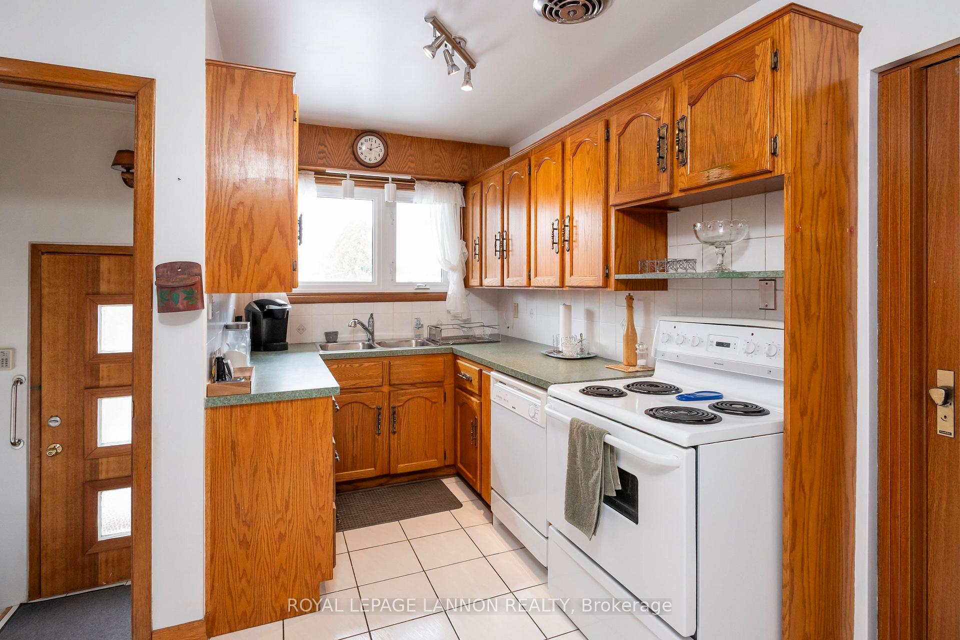 Photo 11 of 1404 Mary St. W, Thunder Bay, Westfort — HOMEH