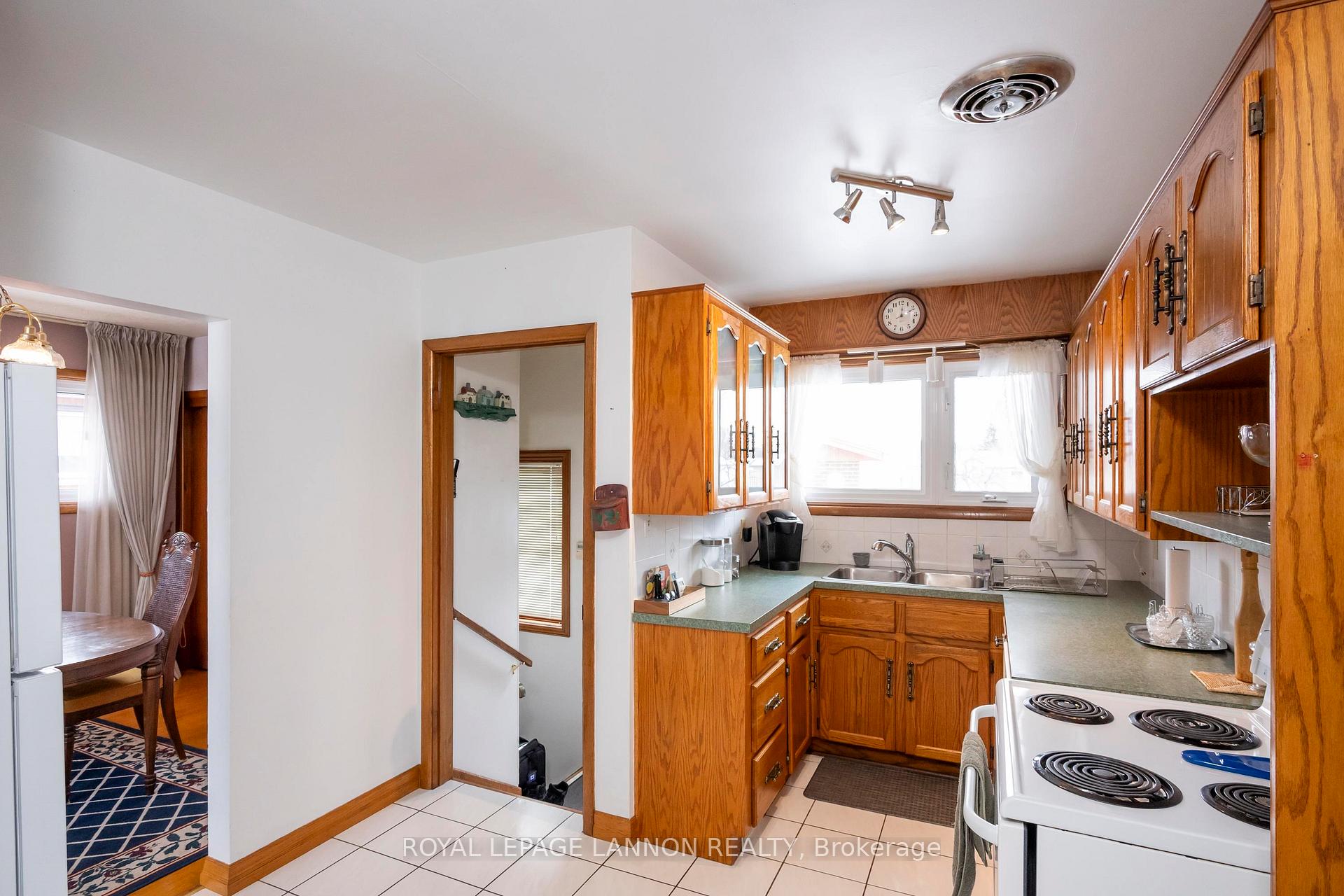 Photo 12 of 1404 Mary St. W, Thunder Bay, Westfort — HOMEH