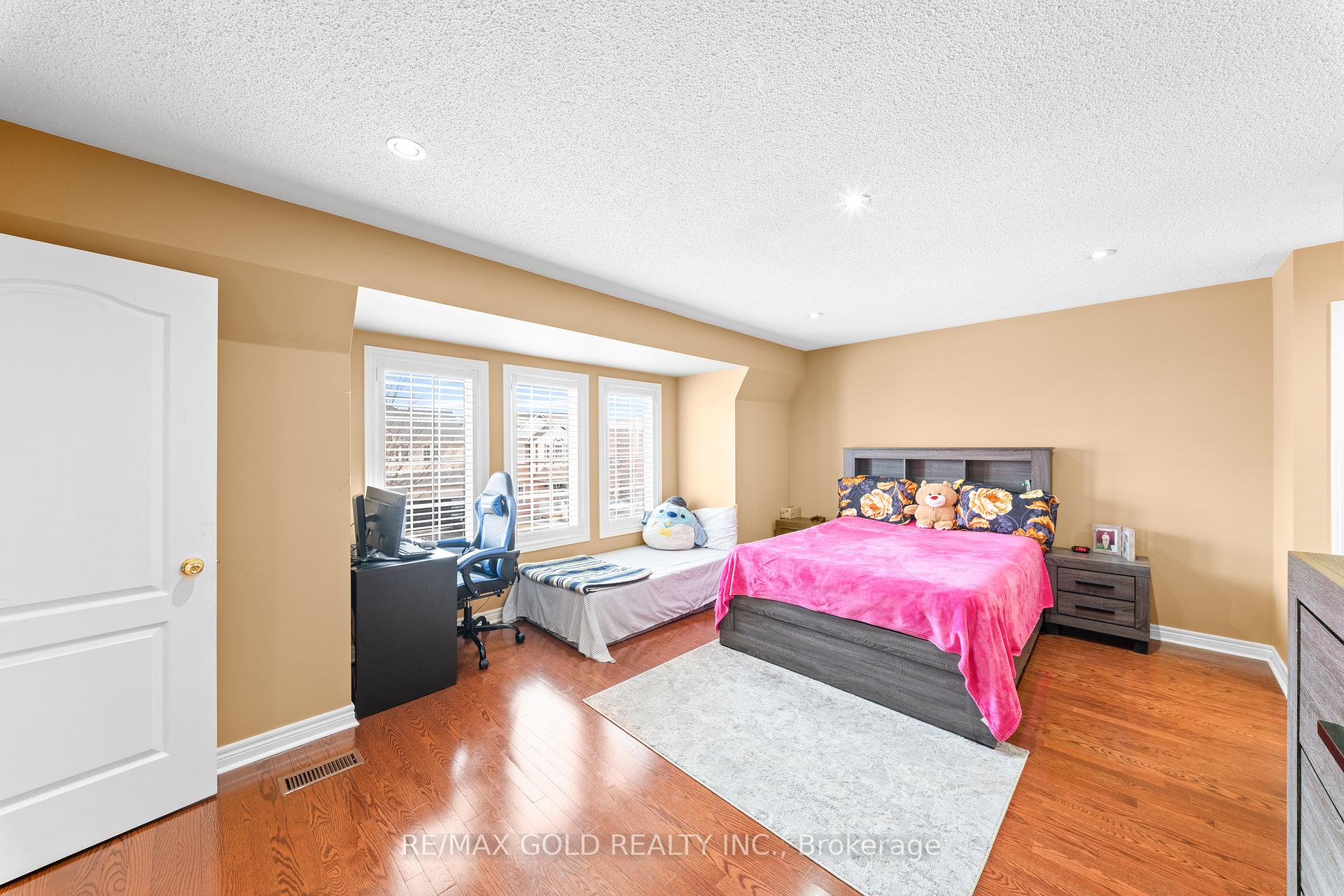 Photo 32 of 14 Crevice Gate, Brampton, Sandringham-Wellington — HOMEH